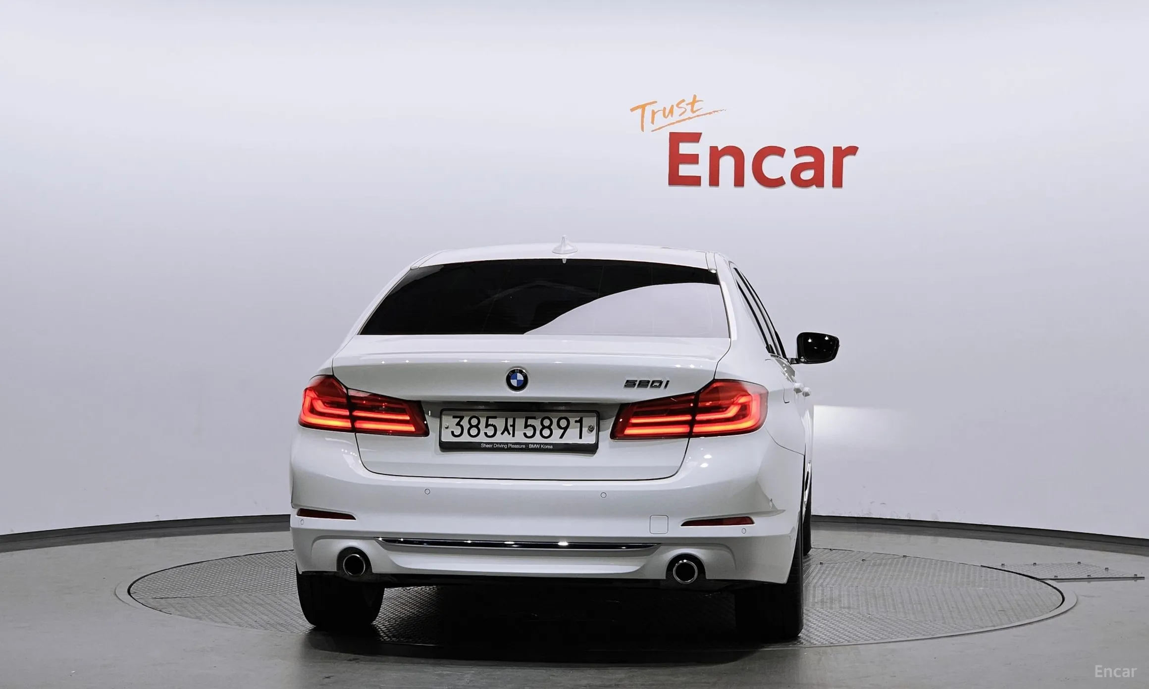 BMW 5 Series (G30) превью 3
