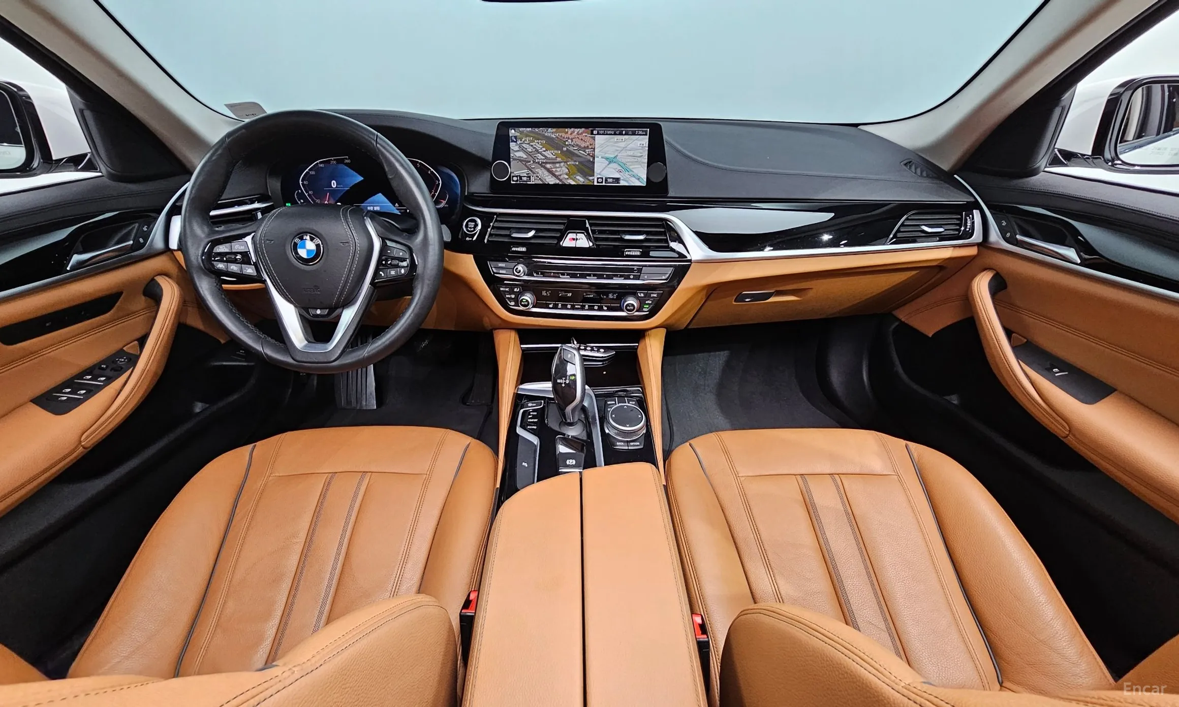 BMW 5 Series (G30) превью 4