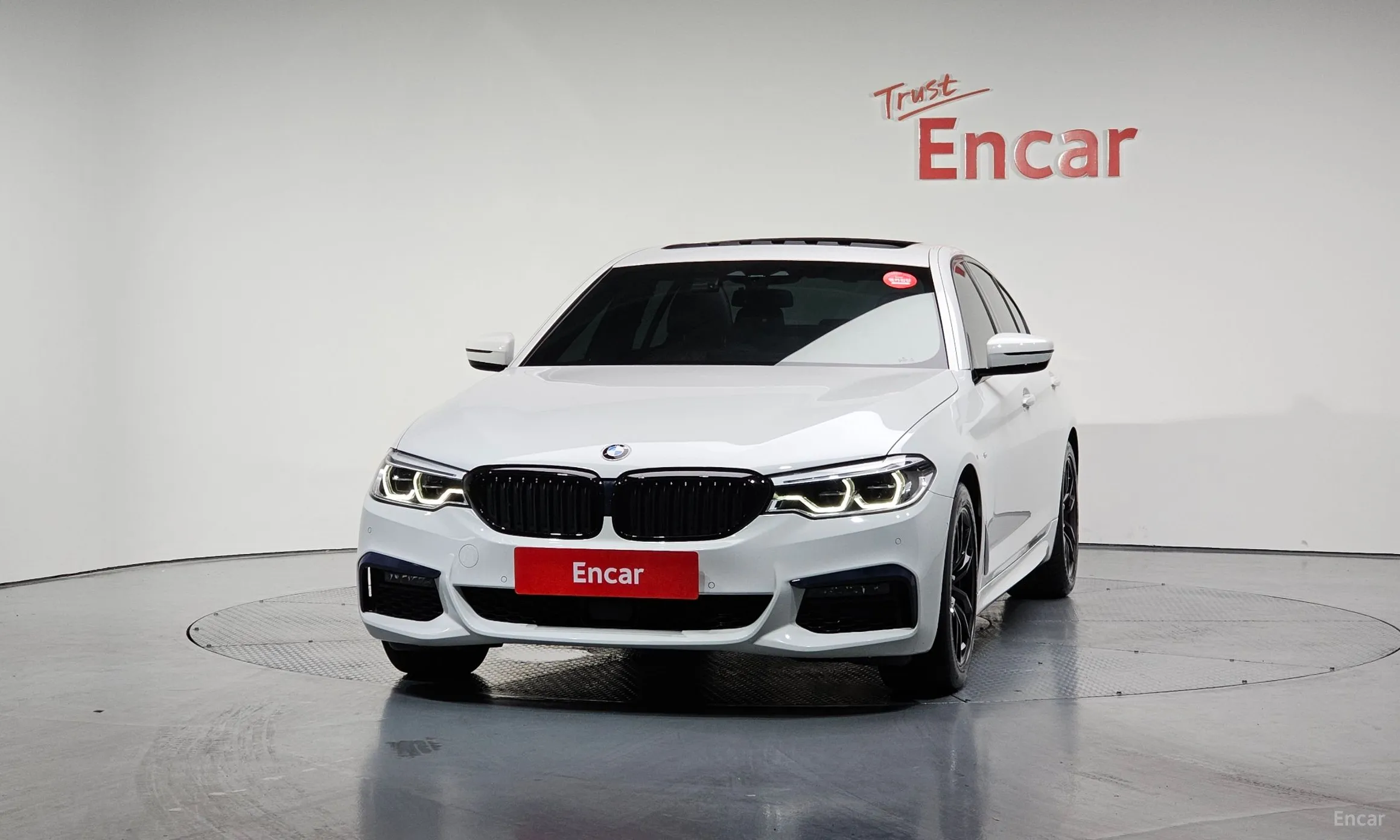 BMW 5 Series (G30) превью 2