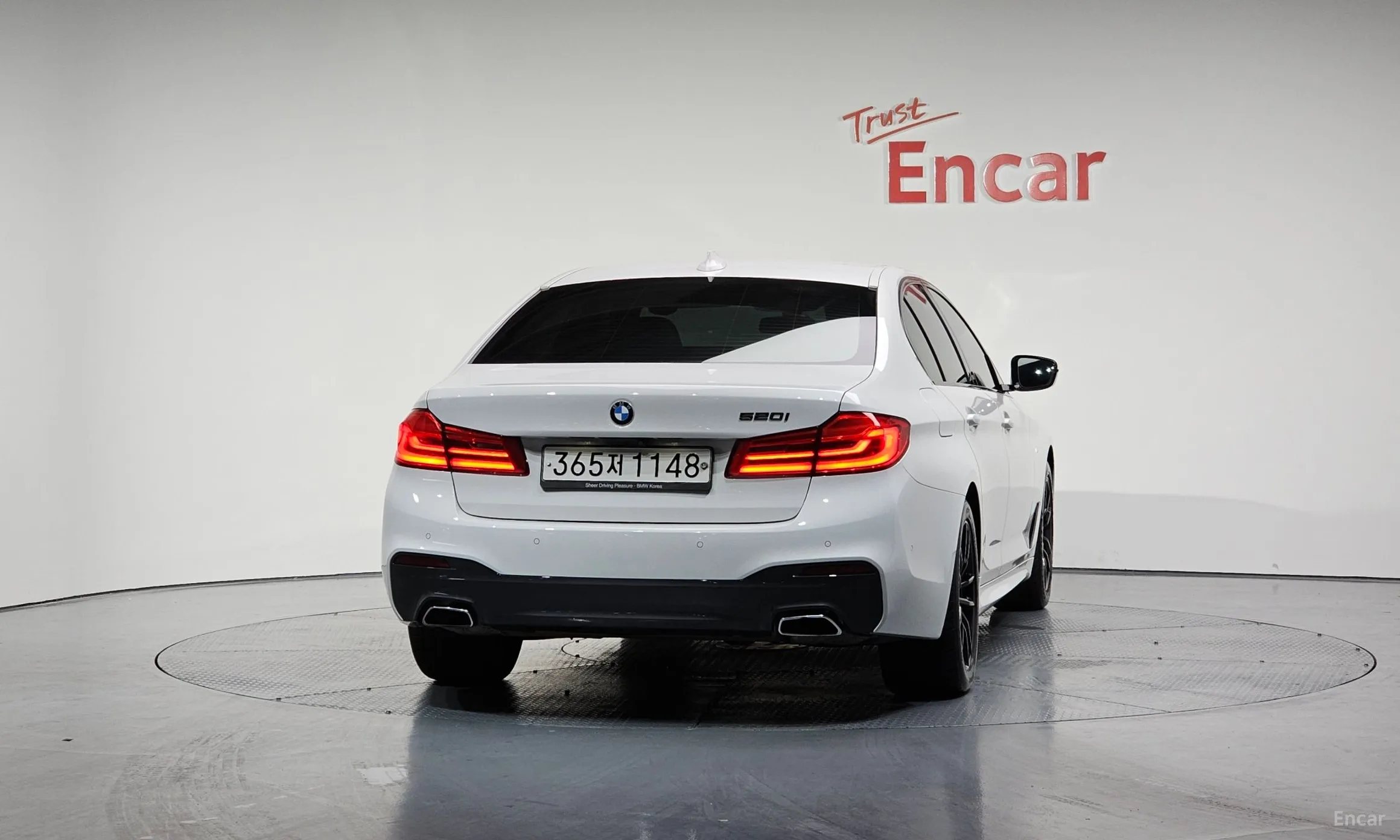 BMW 5 Series (G30) превью 3