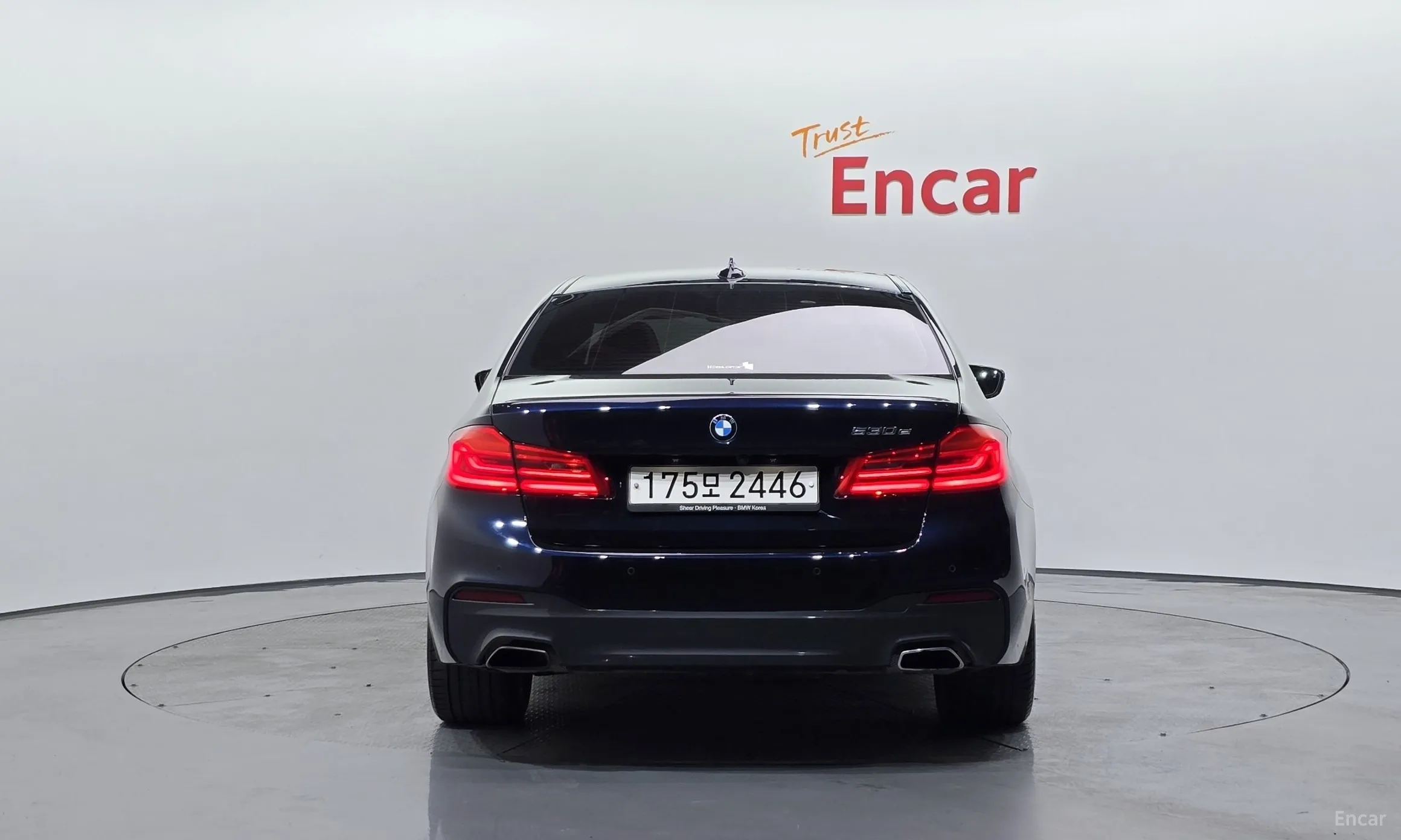 BMW 5 Series (G30) превью 3