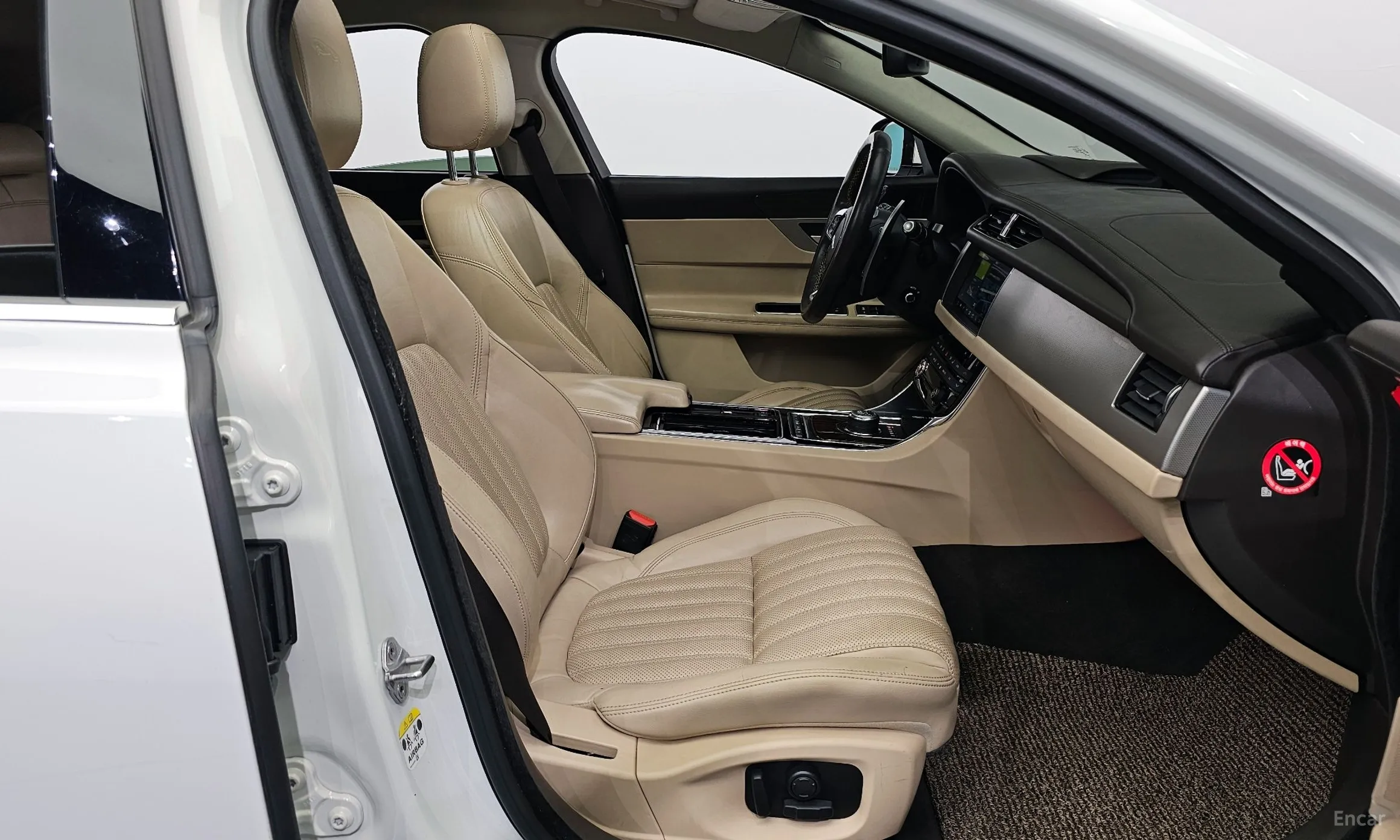 Jaguar XF (x260) превью 10