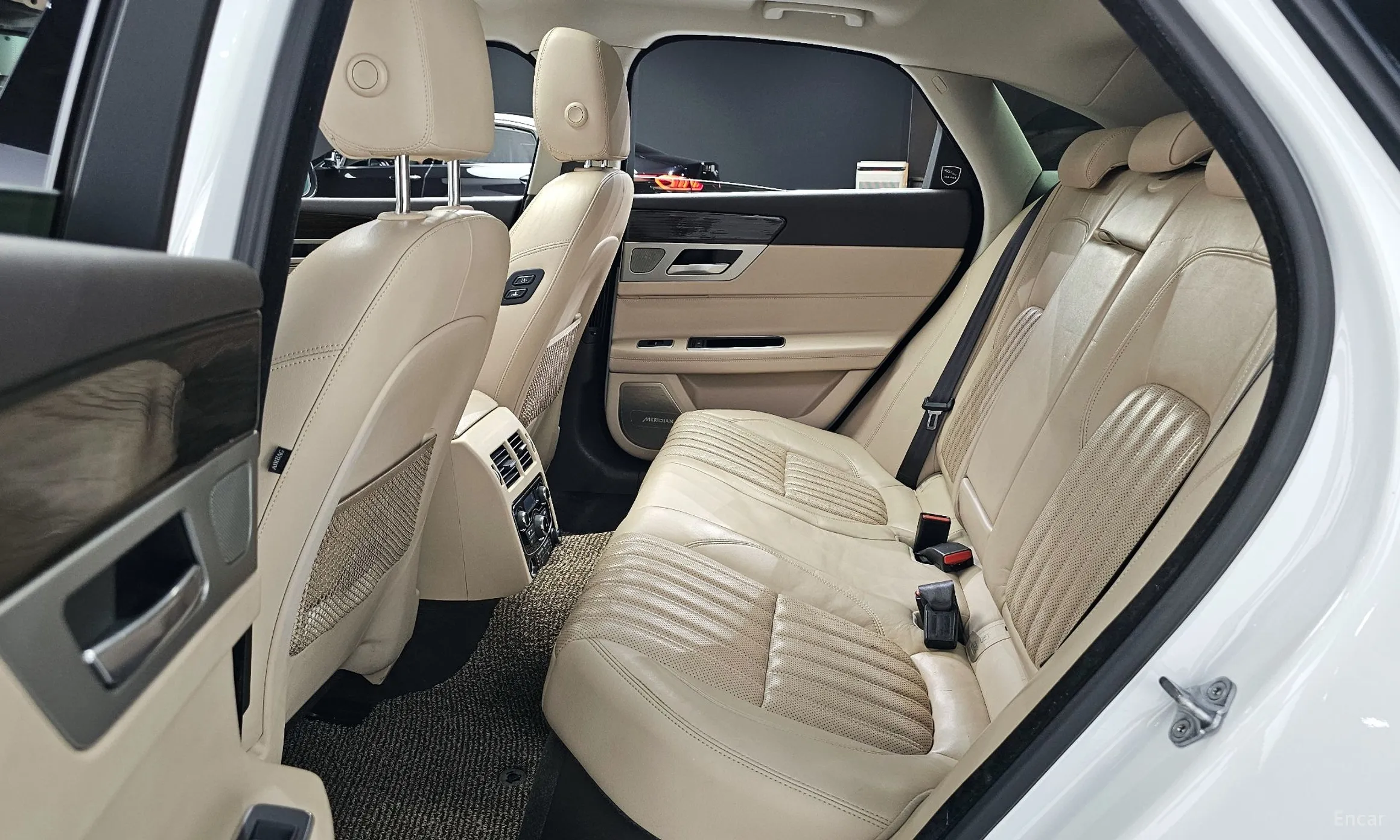 Jaguar XF (x260) превью 12