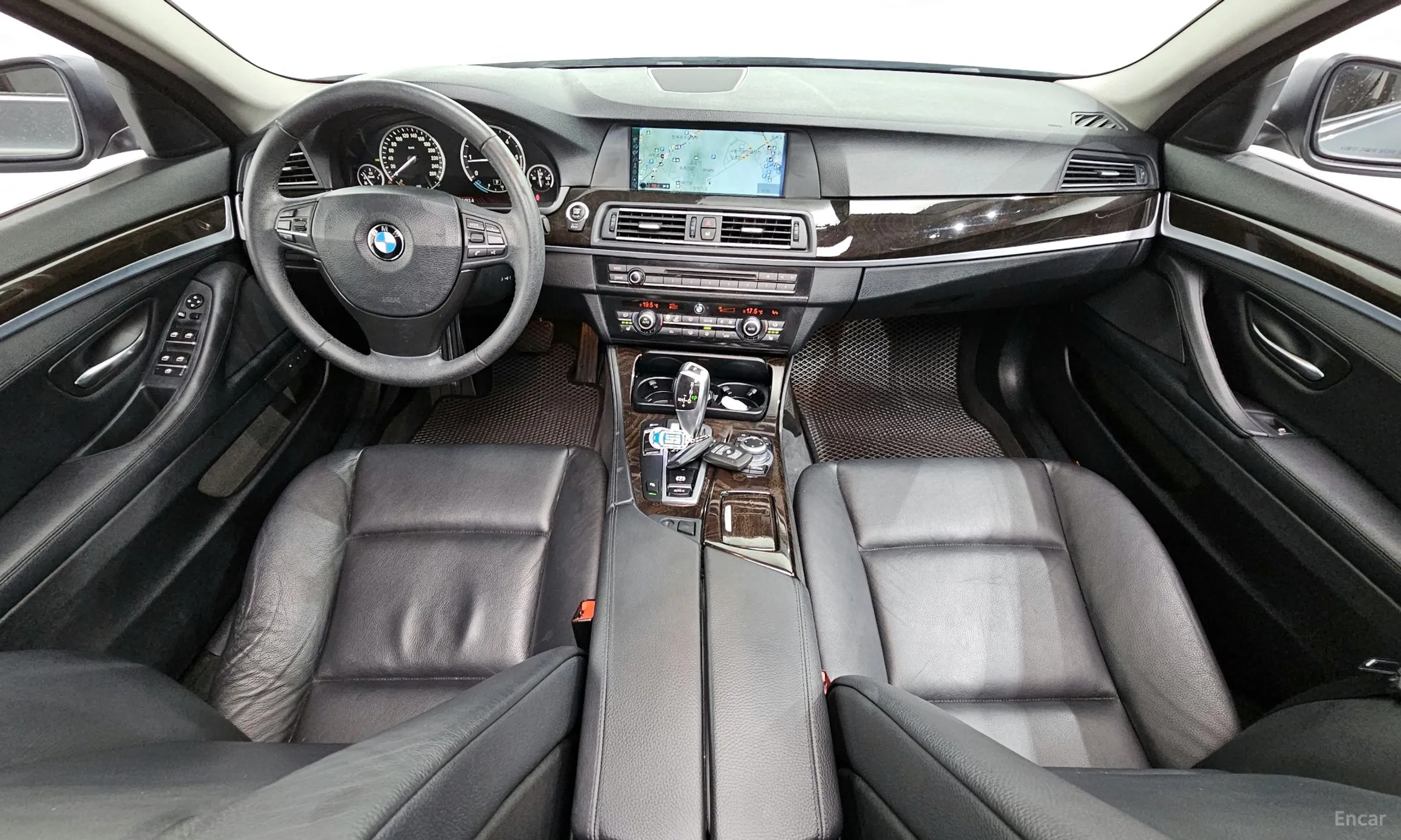 BMW 5 Series (F10) превью 4