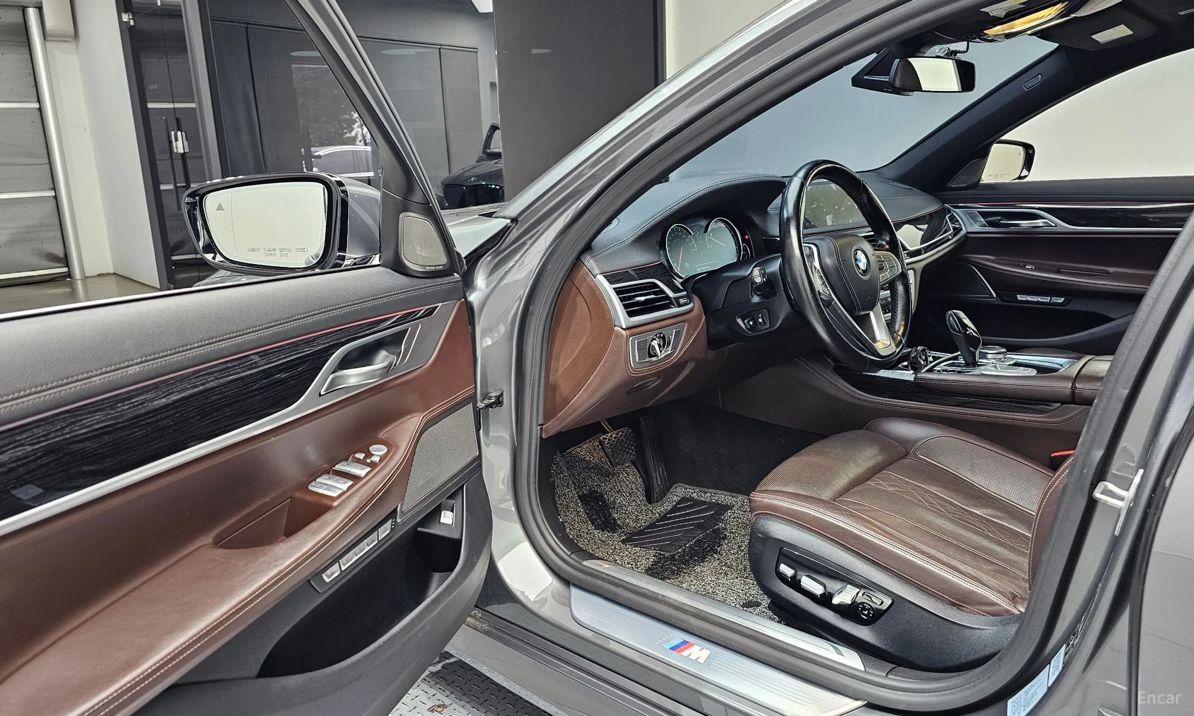 BMW 7 Series (G11) превью 4