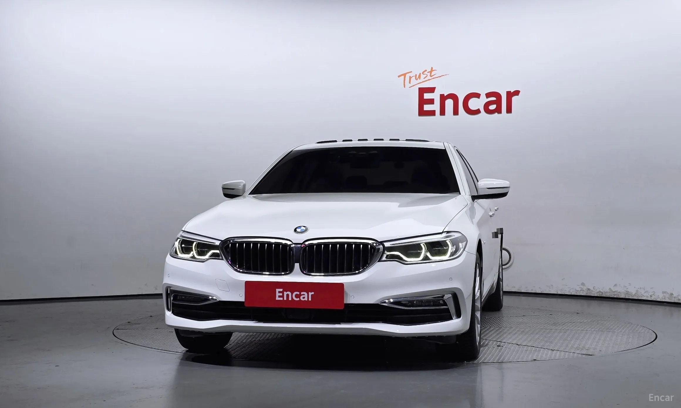 BMW 5 Series (G30) превью 2