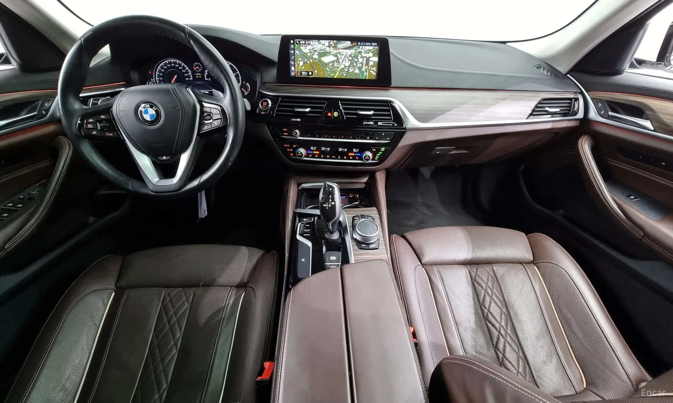 BMW 5 Series (G30) превью 4