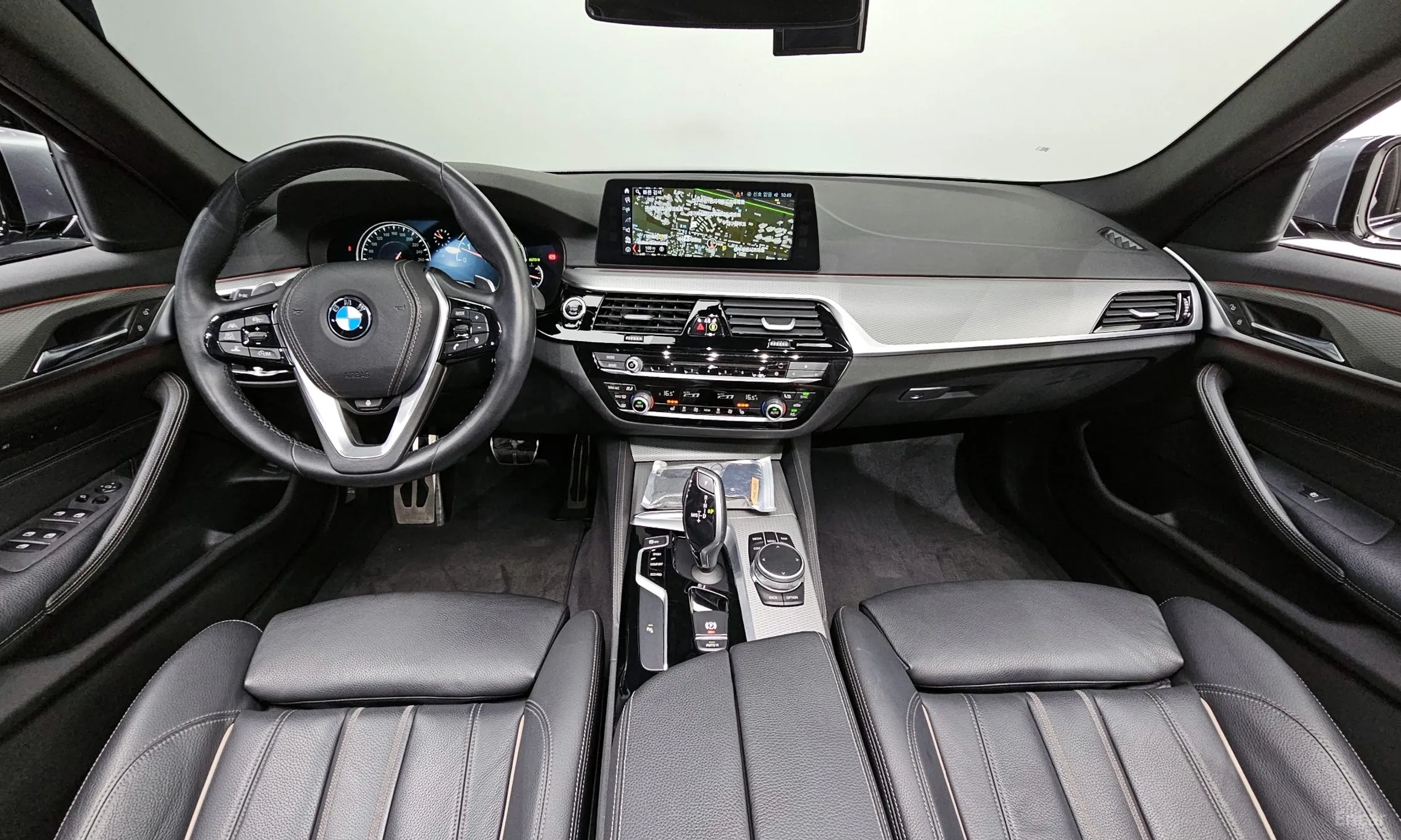 BMW 5 Series (G30) превью 4