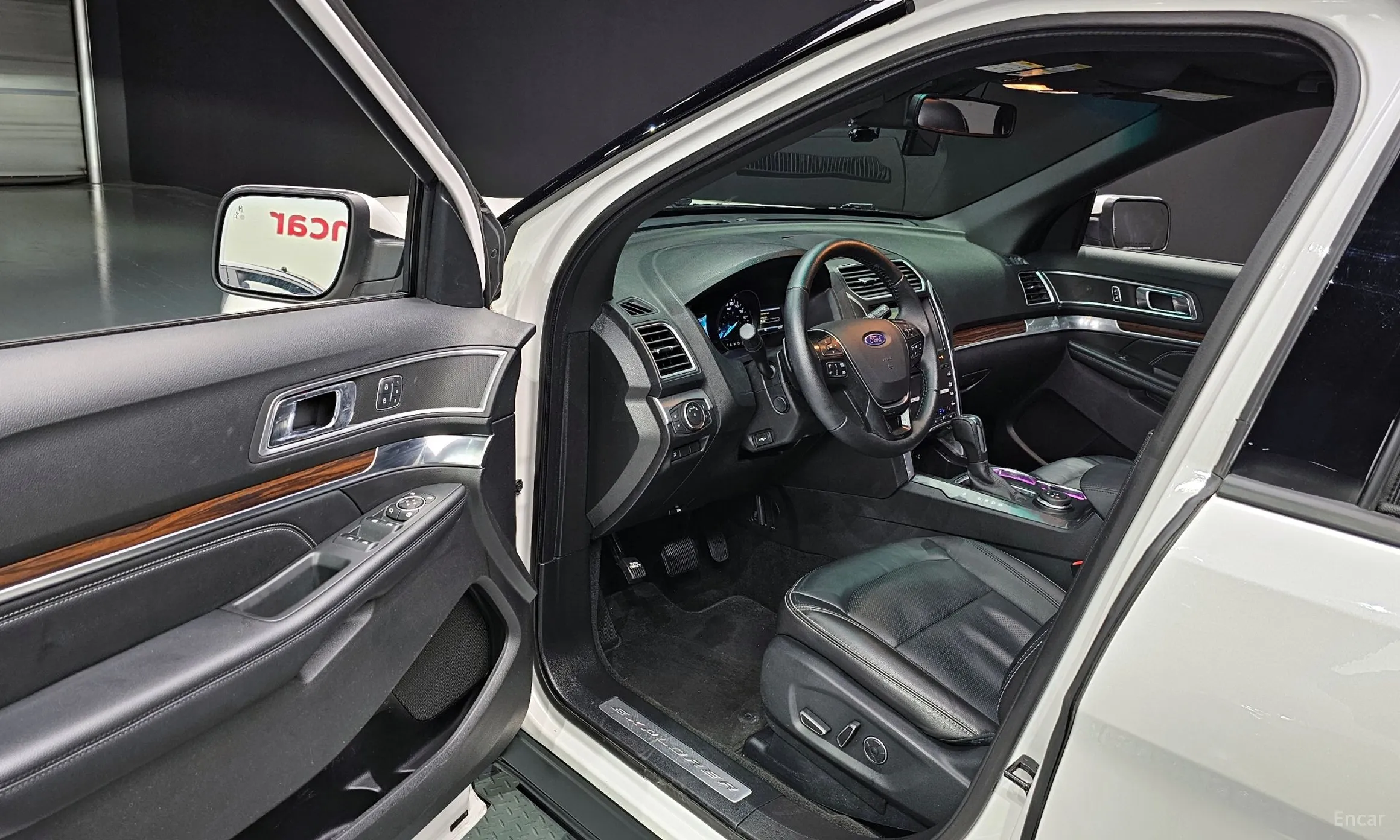 Ford Explorer превью 11