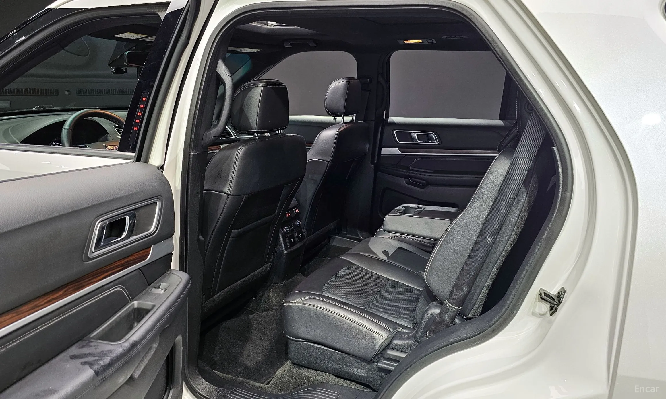 Ford Explorer превью 12