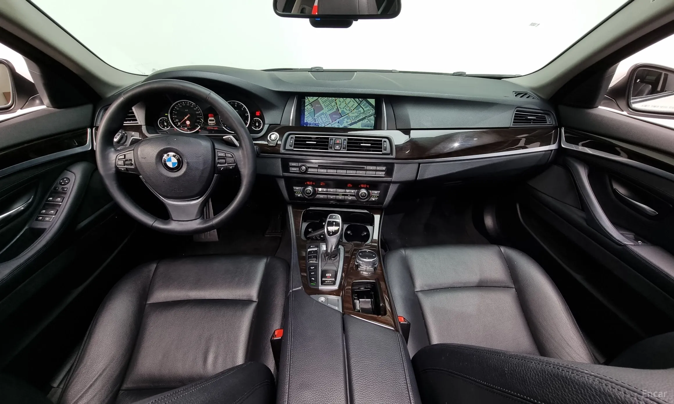 BMW 5 Series (F10) превью 4