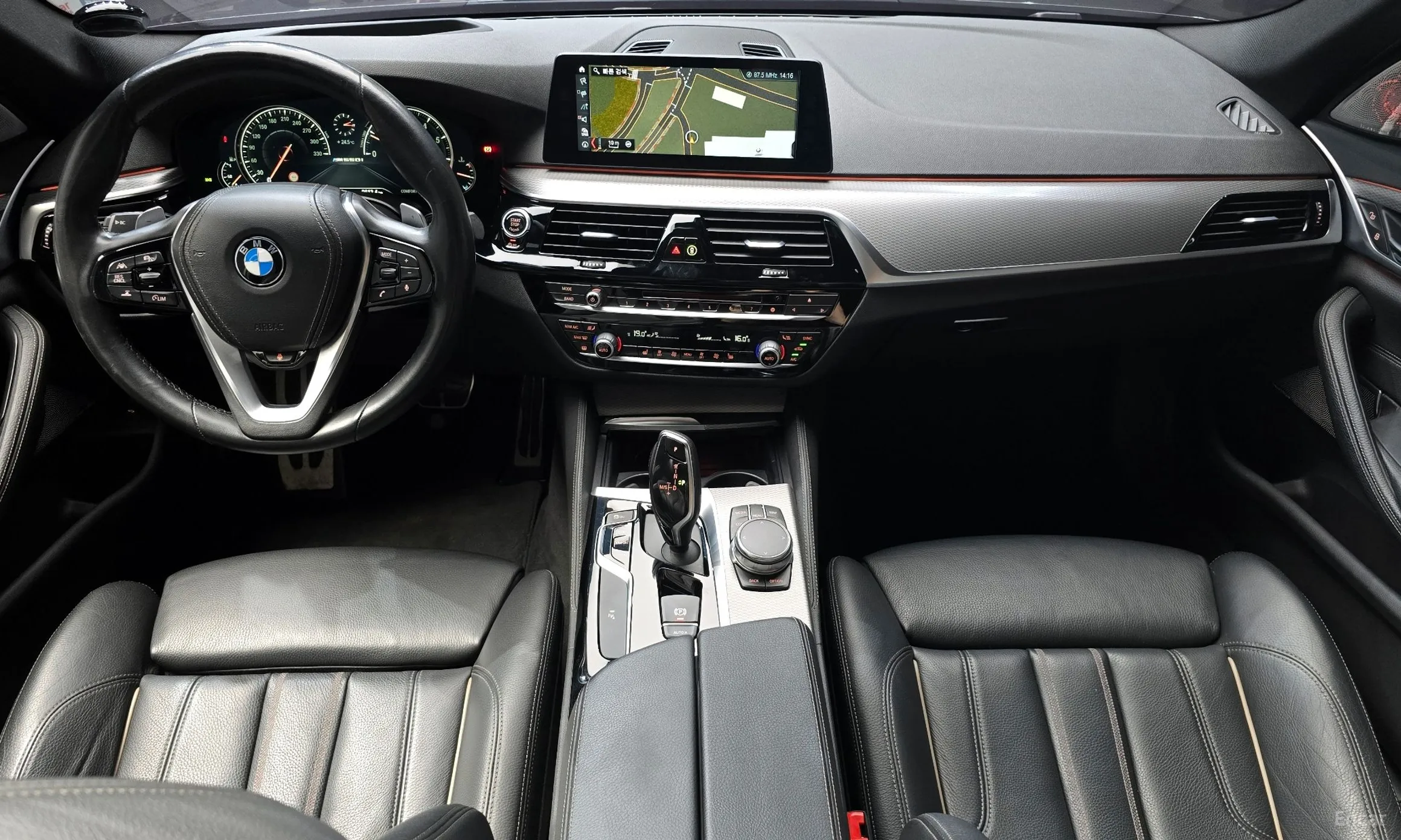 BMW 5 Series (G30) превью 4