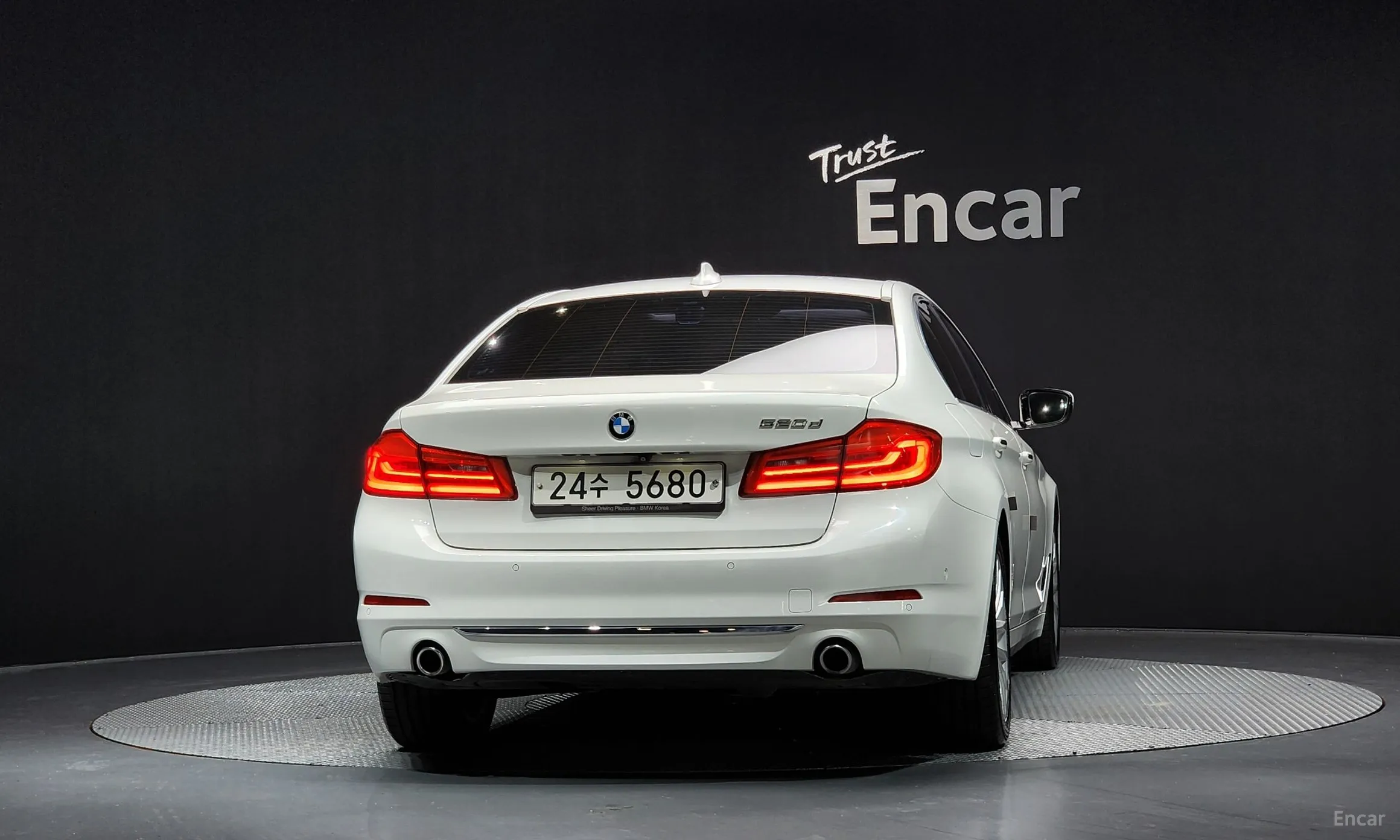BMW 5 Series (G30) превью 3