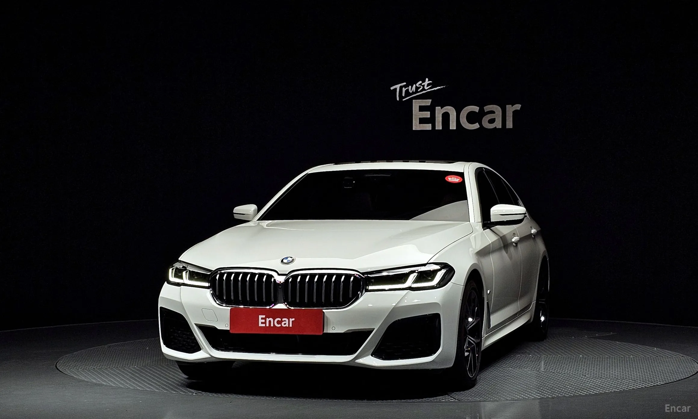 BMW 5 Series (G30) превью 2