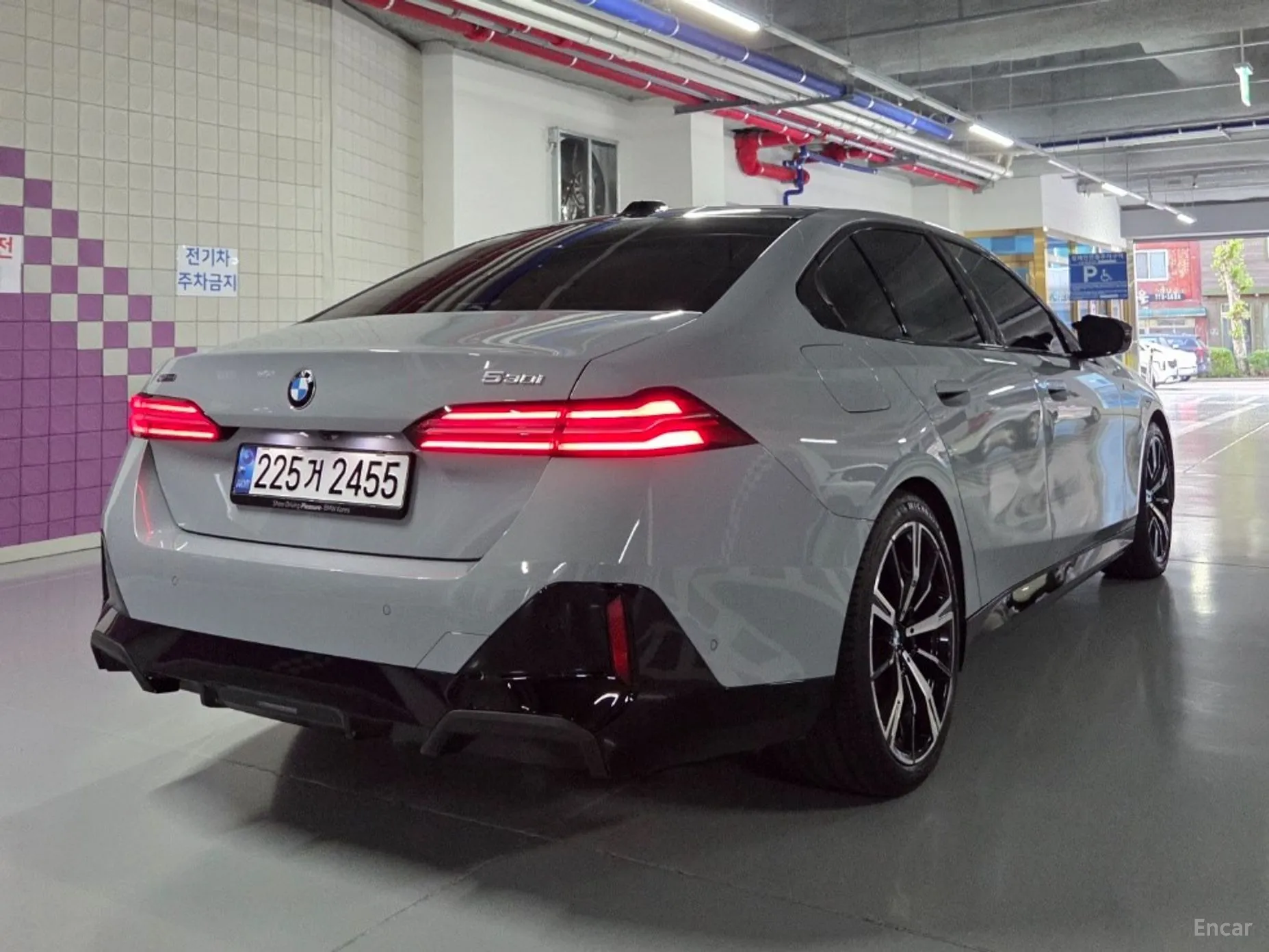 BMW 5 Series (G60) превью 3
