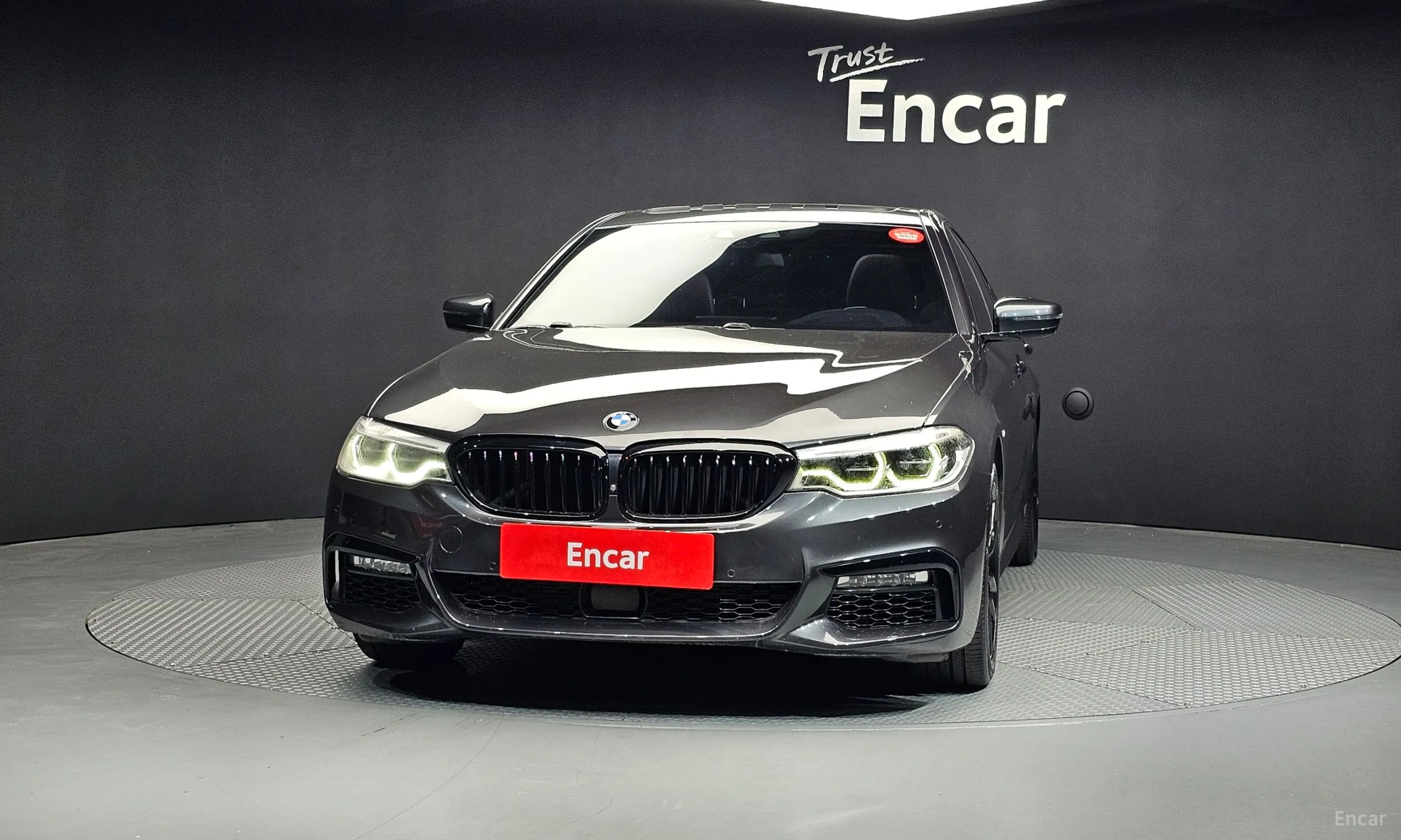 BMW 5 Series (G30) превью 2