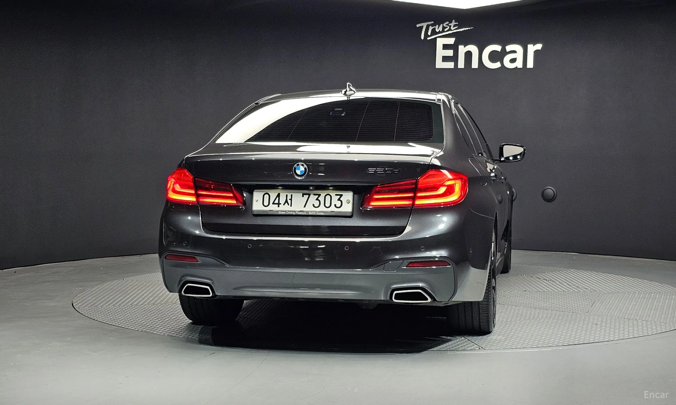 BMW 5 Series (G30) превью 3