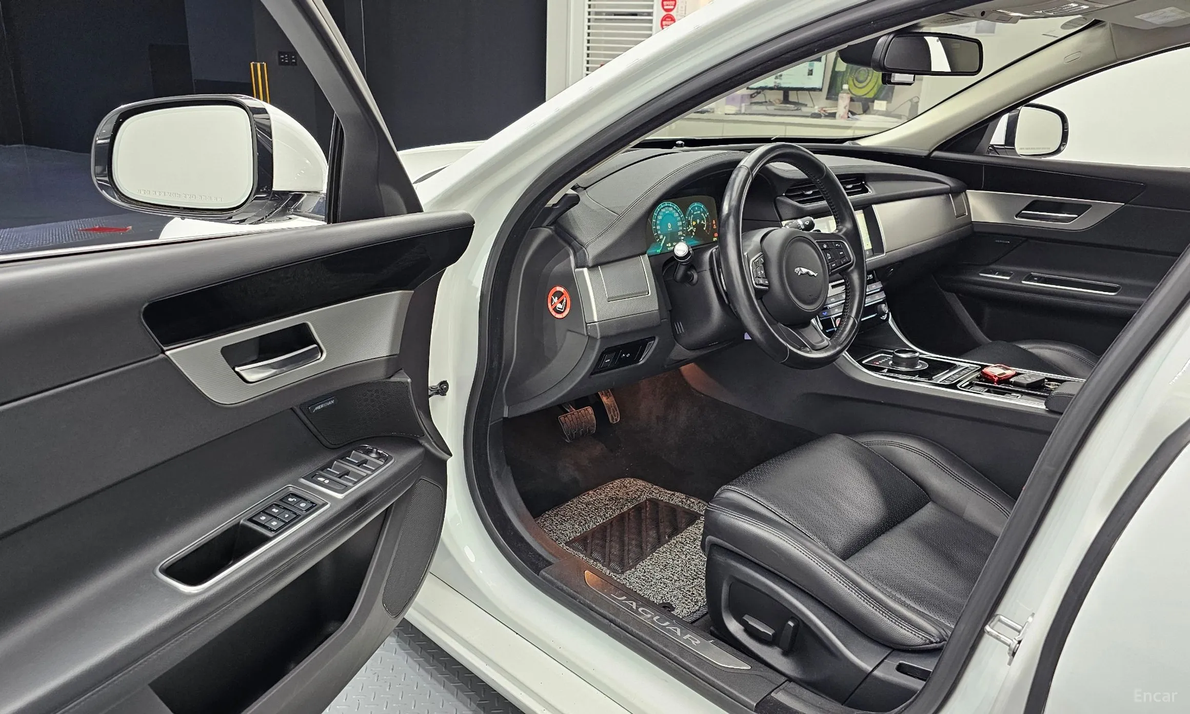 Jaguar XF (x260) превью 11