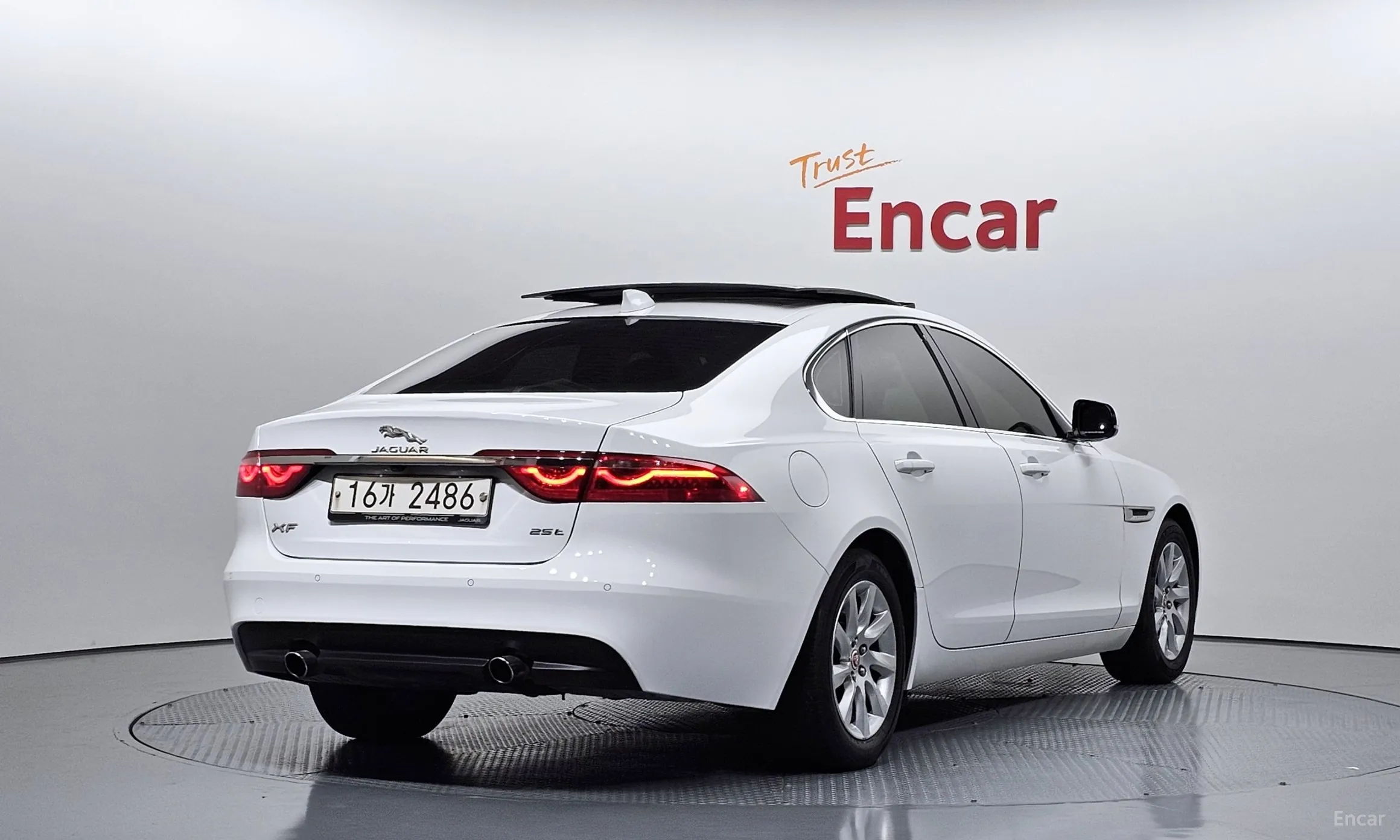 Jaguar XF (x260)