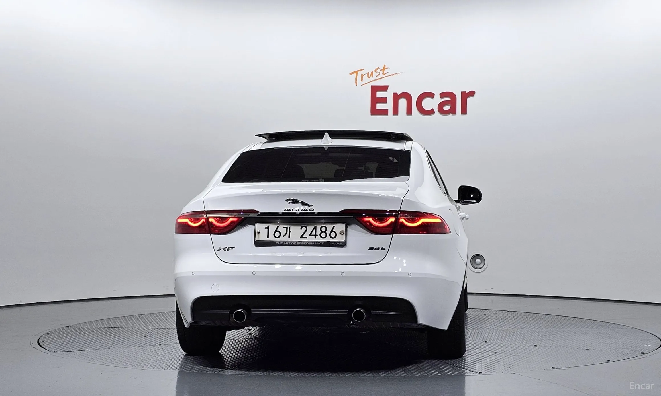 Jaguar XF (x260) превью 4