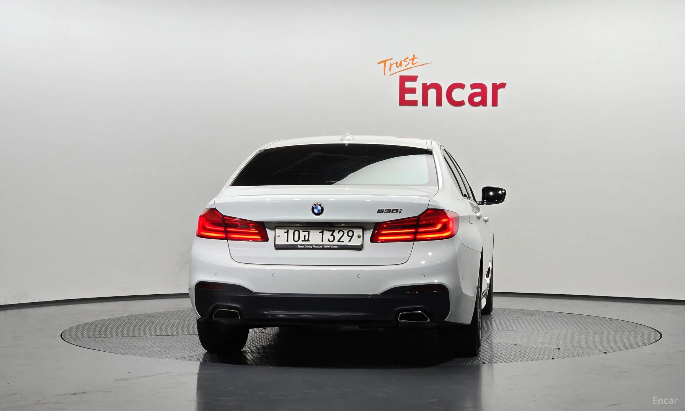 BMW 5 Series (G30) превью 3