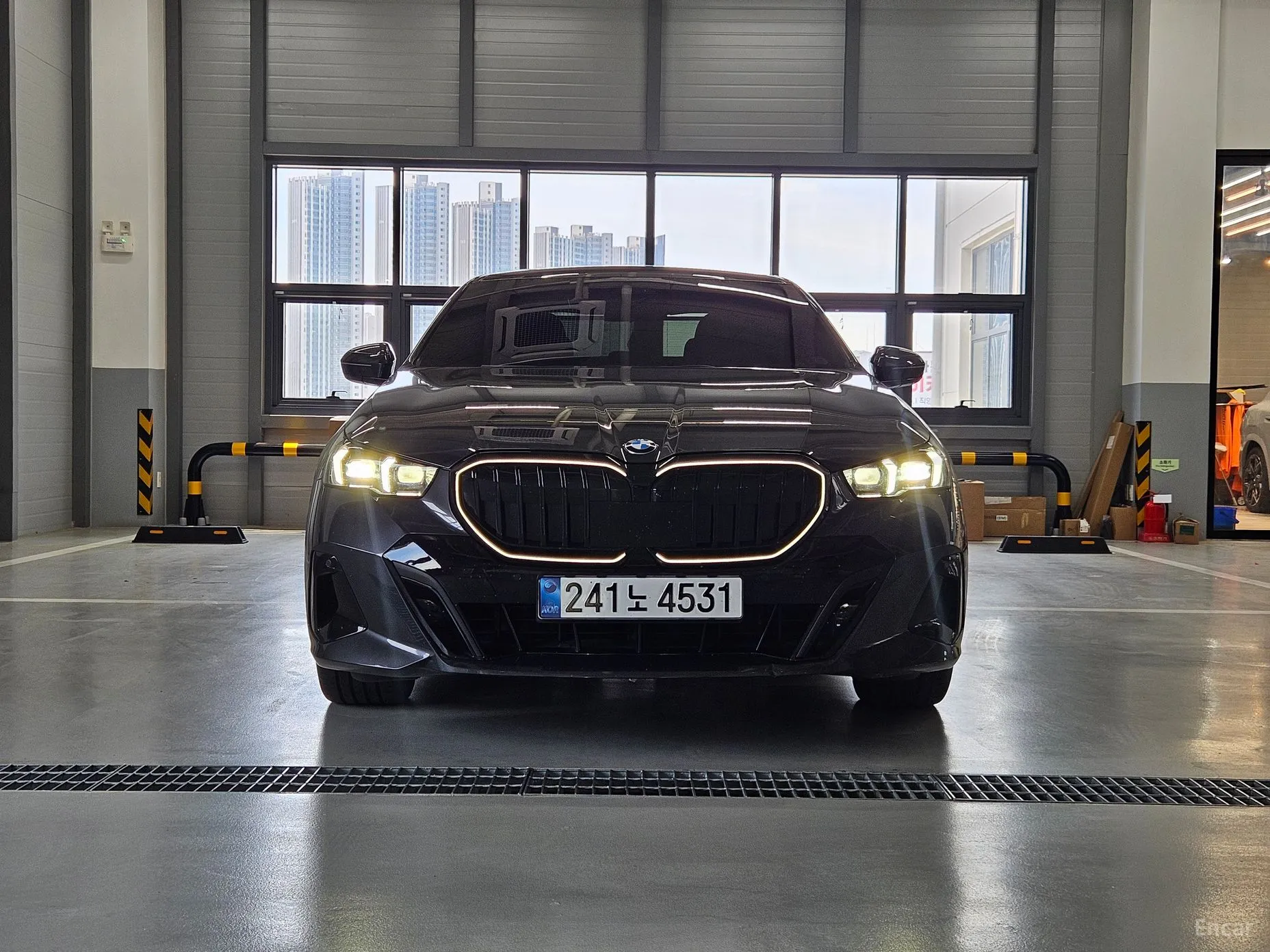 BMW 5 Series (G60) превью 2