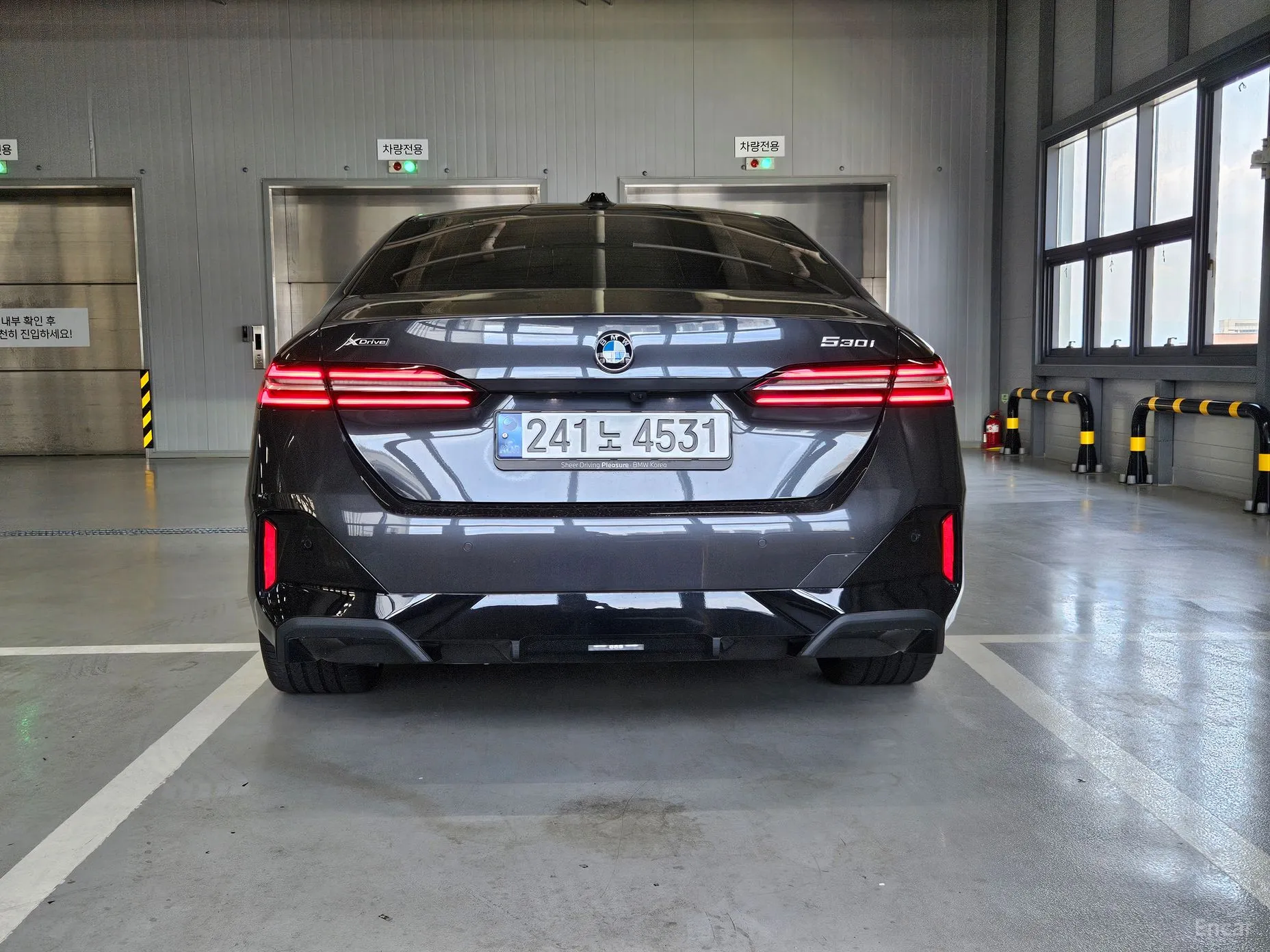 BMW 5 Series (G60) превью 3