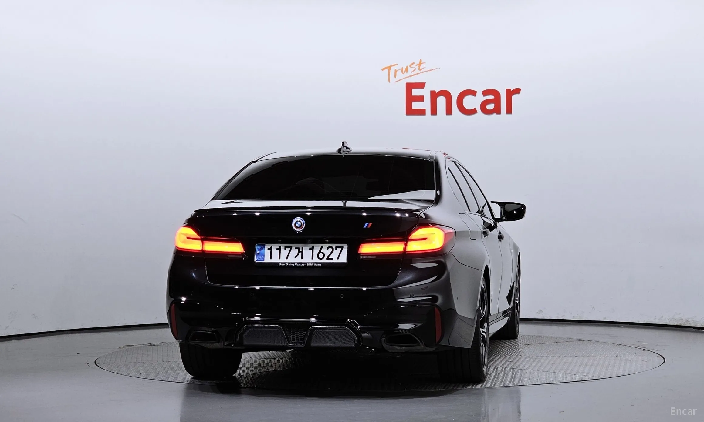 BMW 5 Series (G30) превью 3