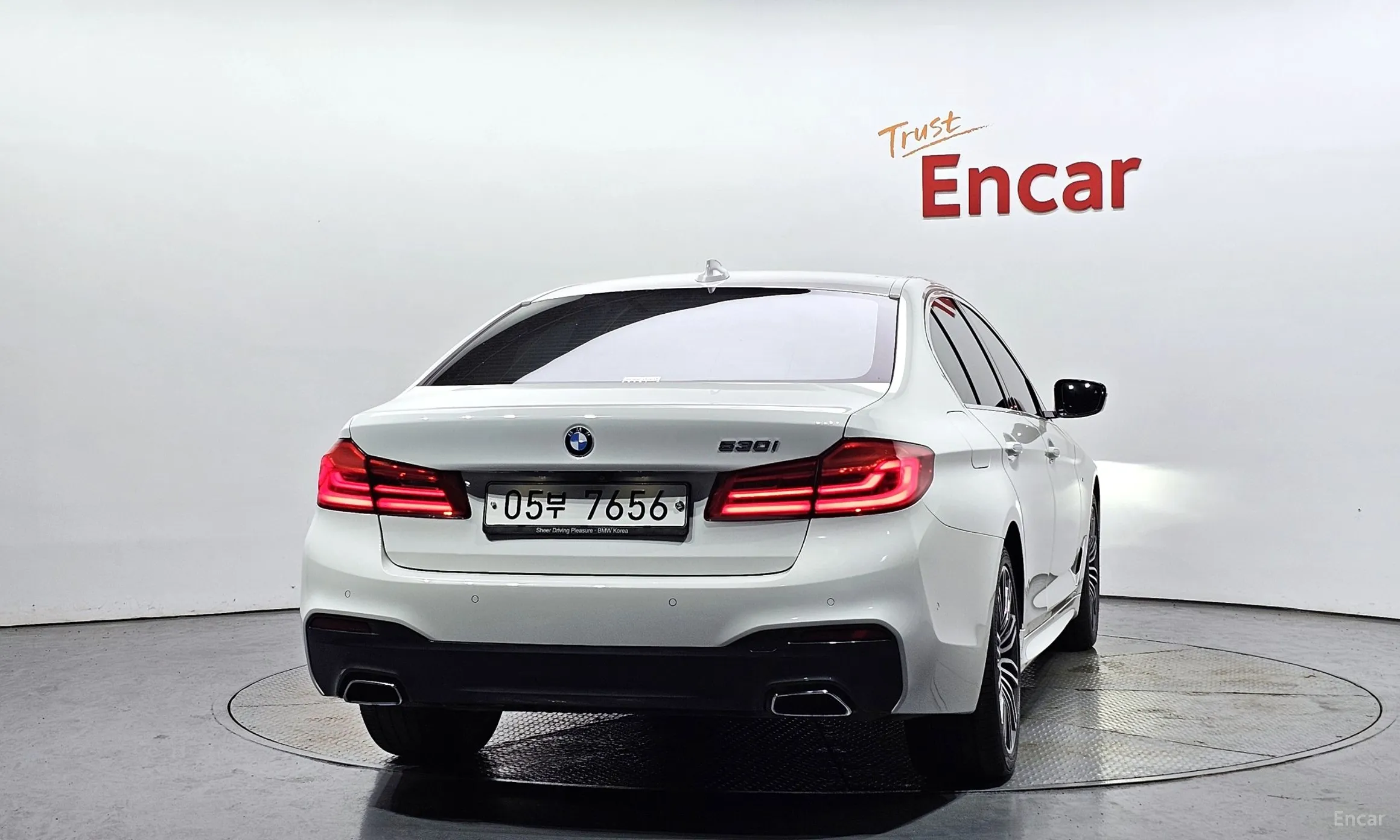 BMW 5 Series (G30) превью 3