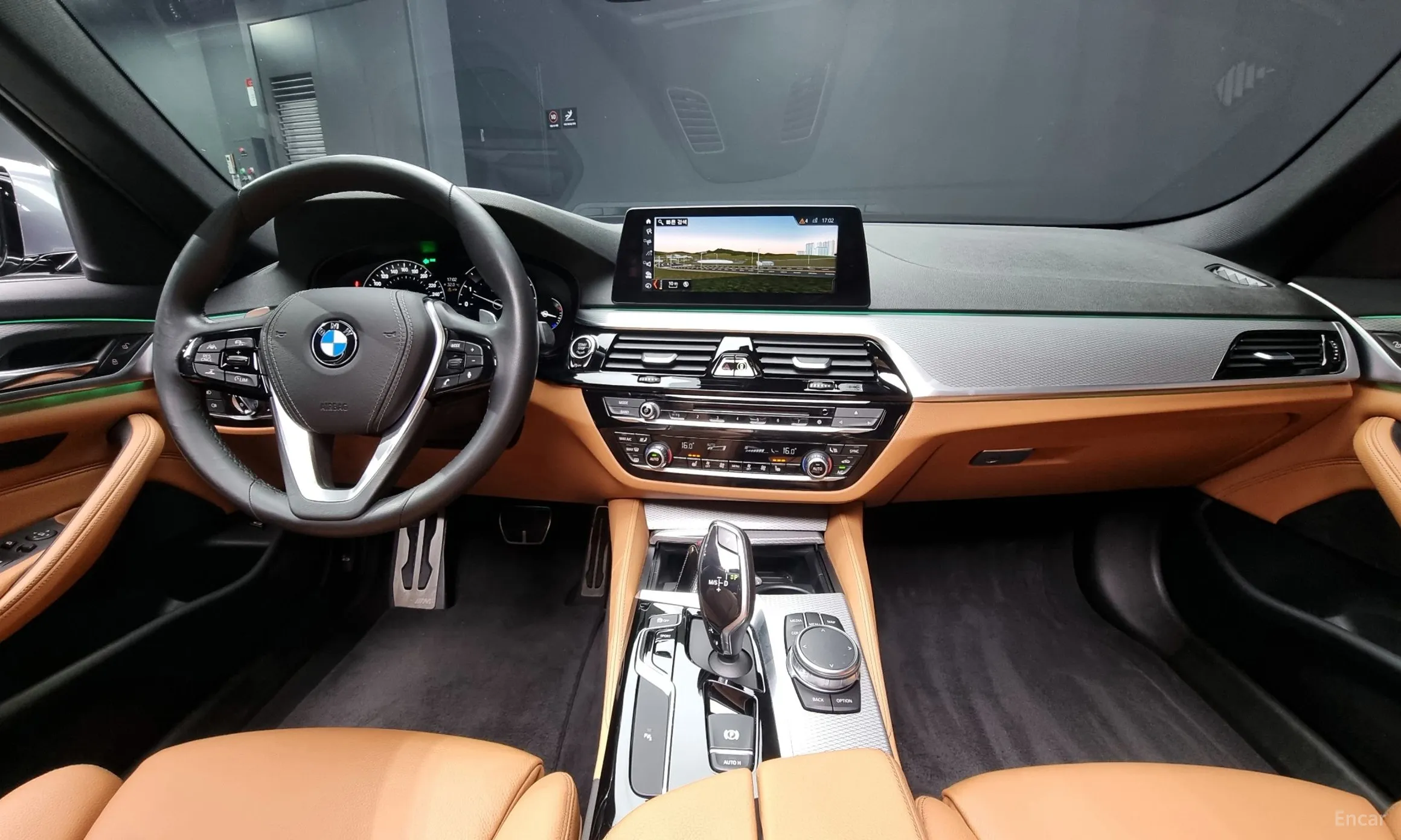 BMW 5 Series (G30) превью 4