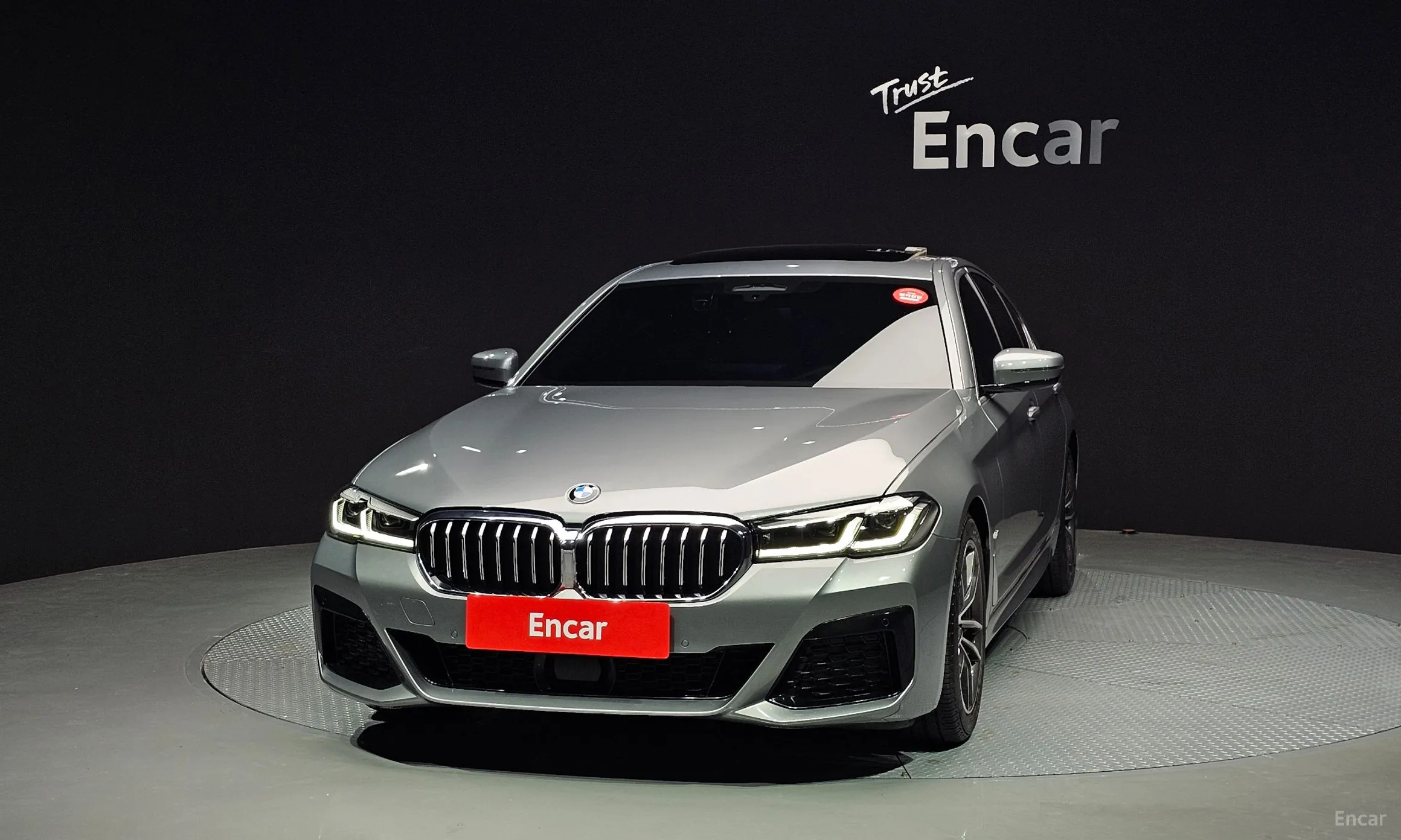 BMW 5 Series (G30) превью 2