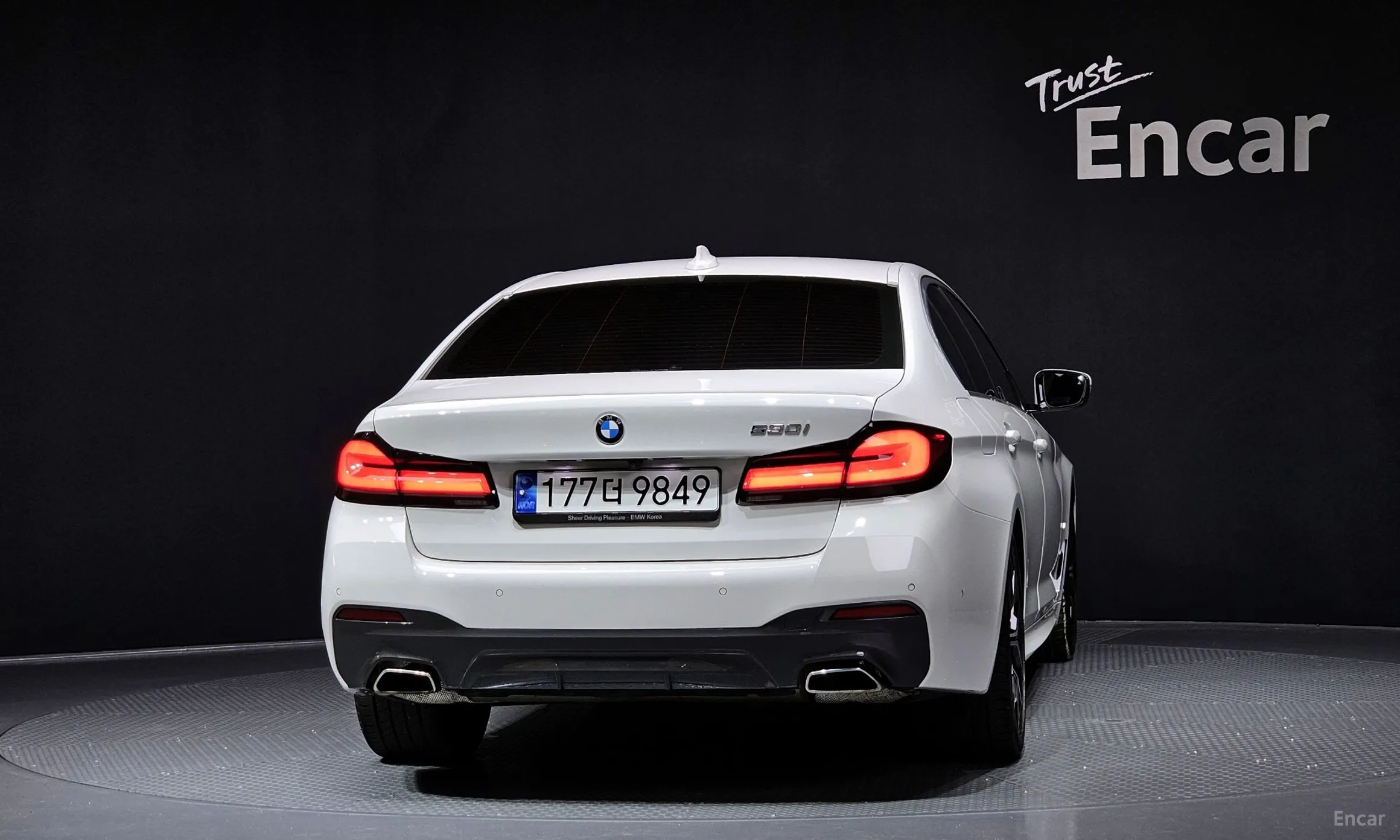 BMW 5 Series (G30) превью 3