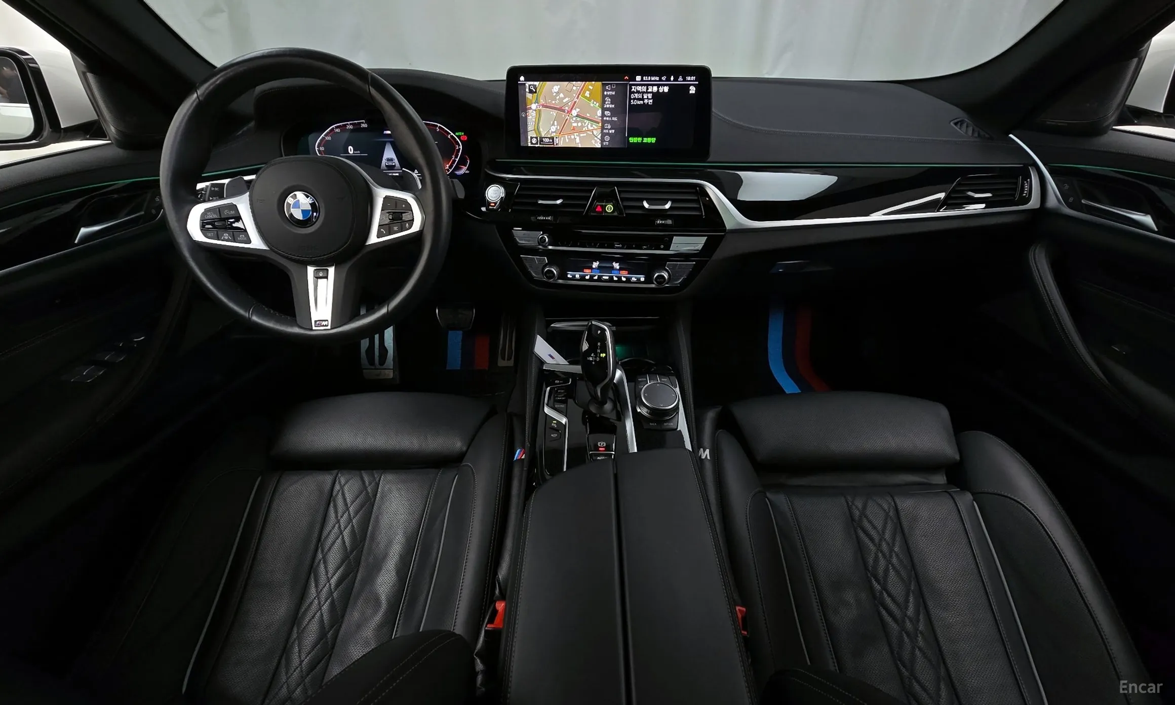 BMW 5 Series (G30) превью 4