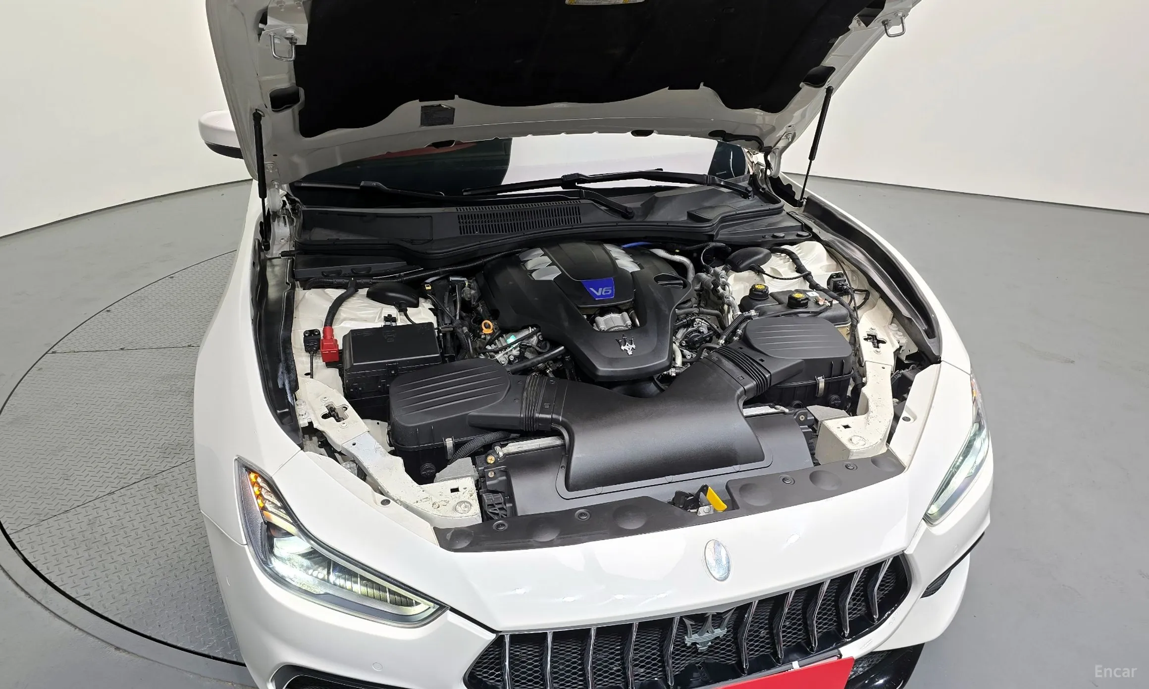Maserati Ghibli превью 6