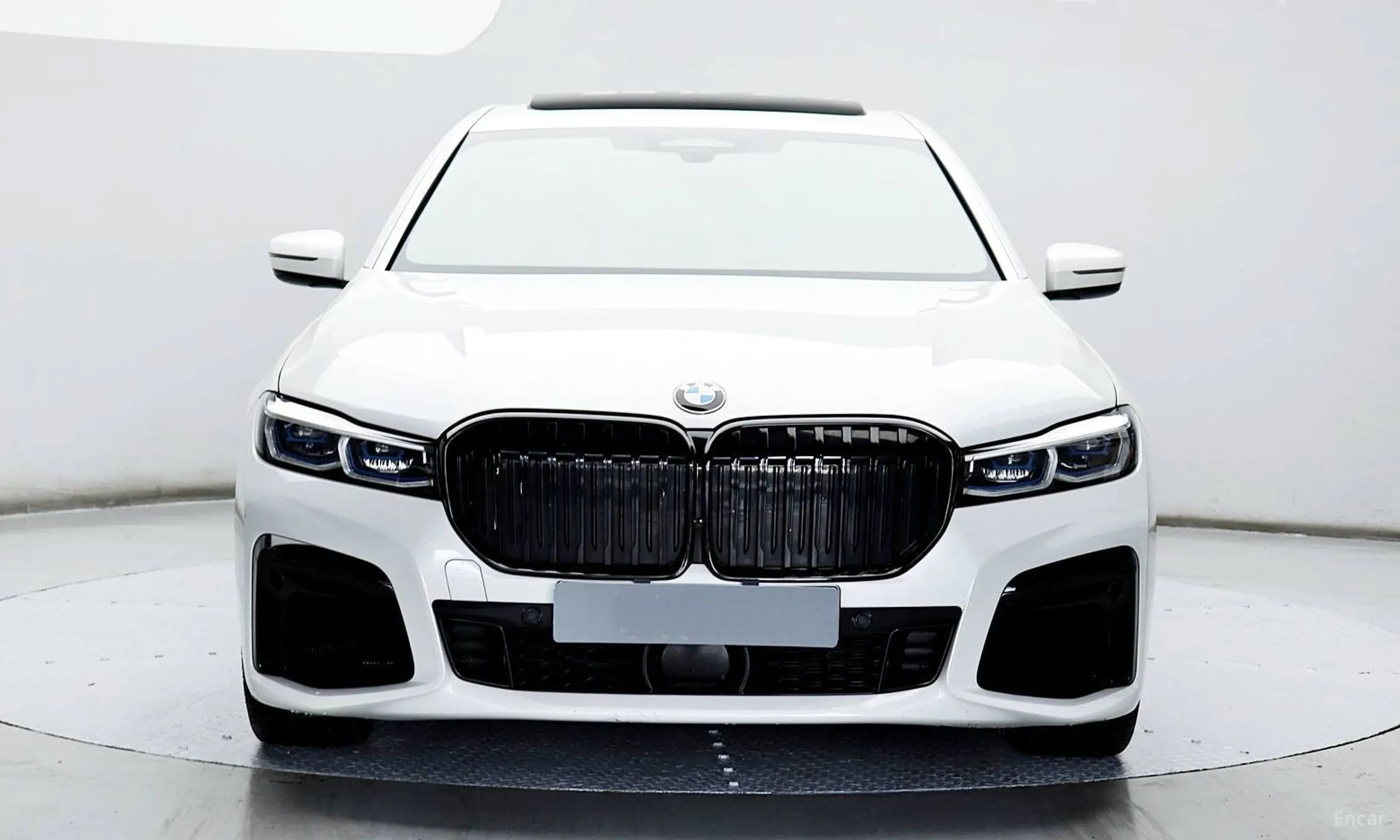 BMW 7 Series (G11) превью 2