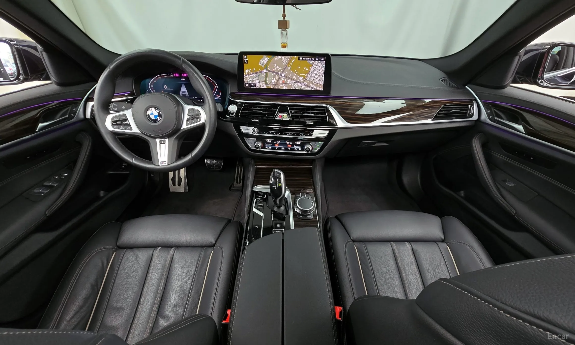 BMW 5 Series (G30) превью 4