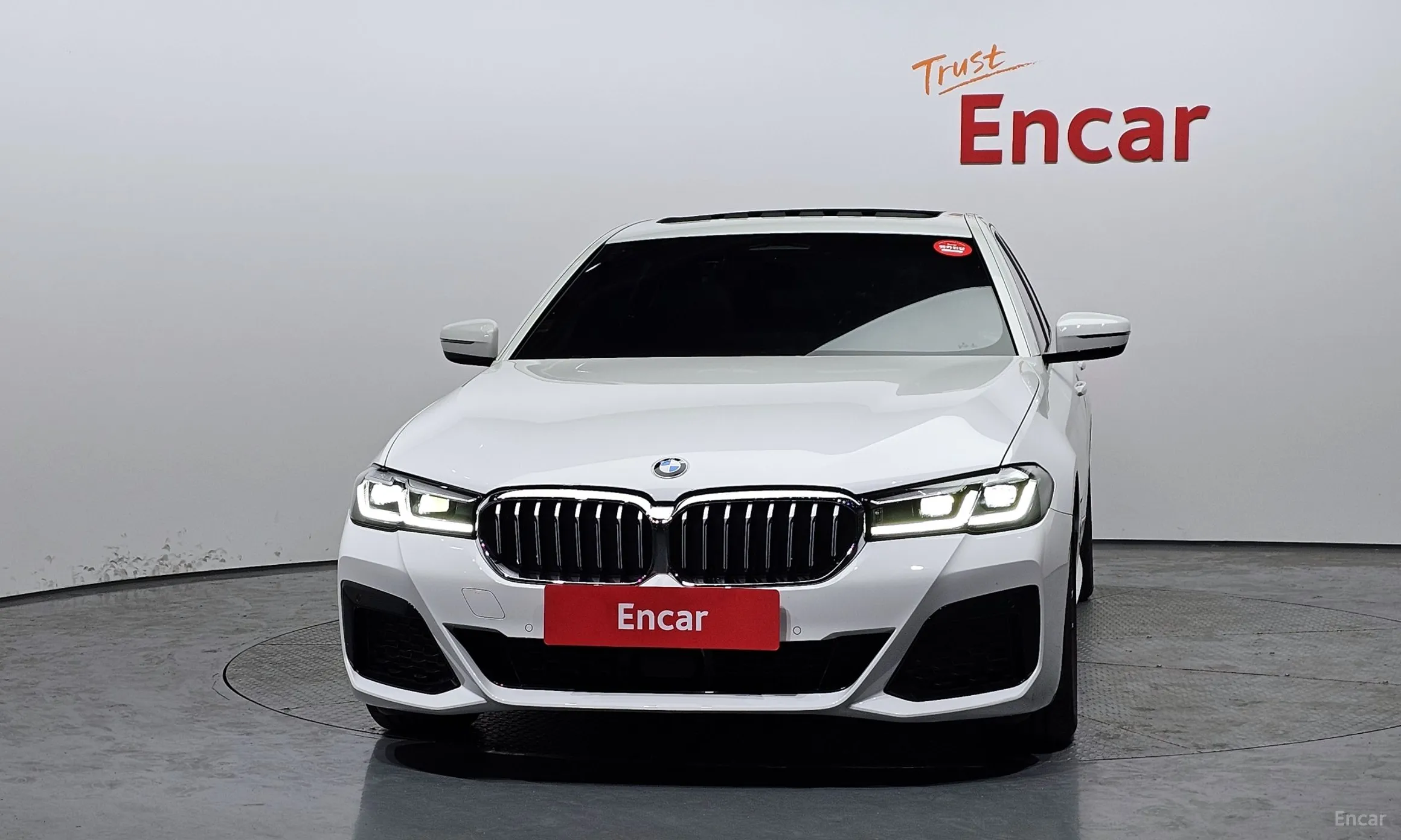 BMW 5 Series (G30) превью 2