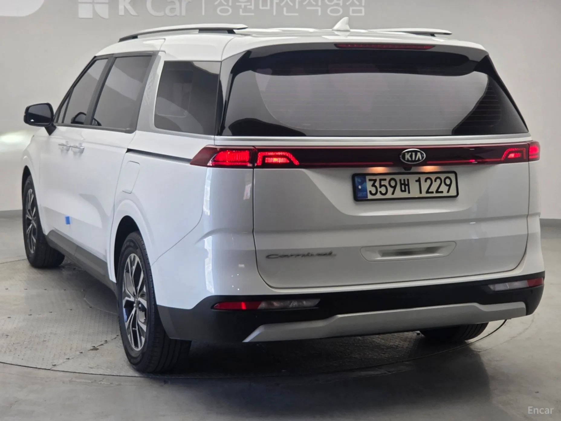 Kia Carnival Gen 4 превью 3