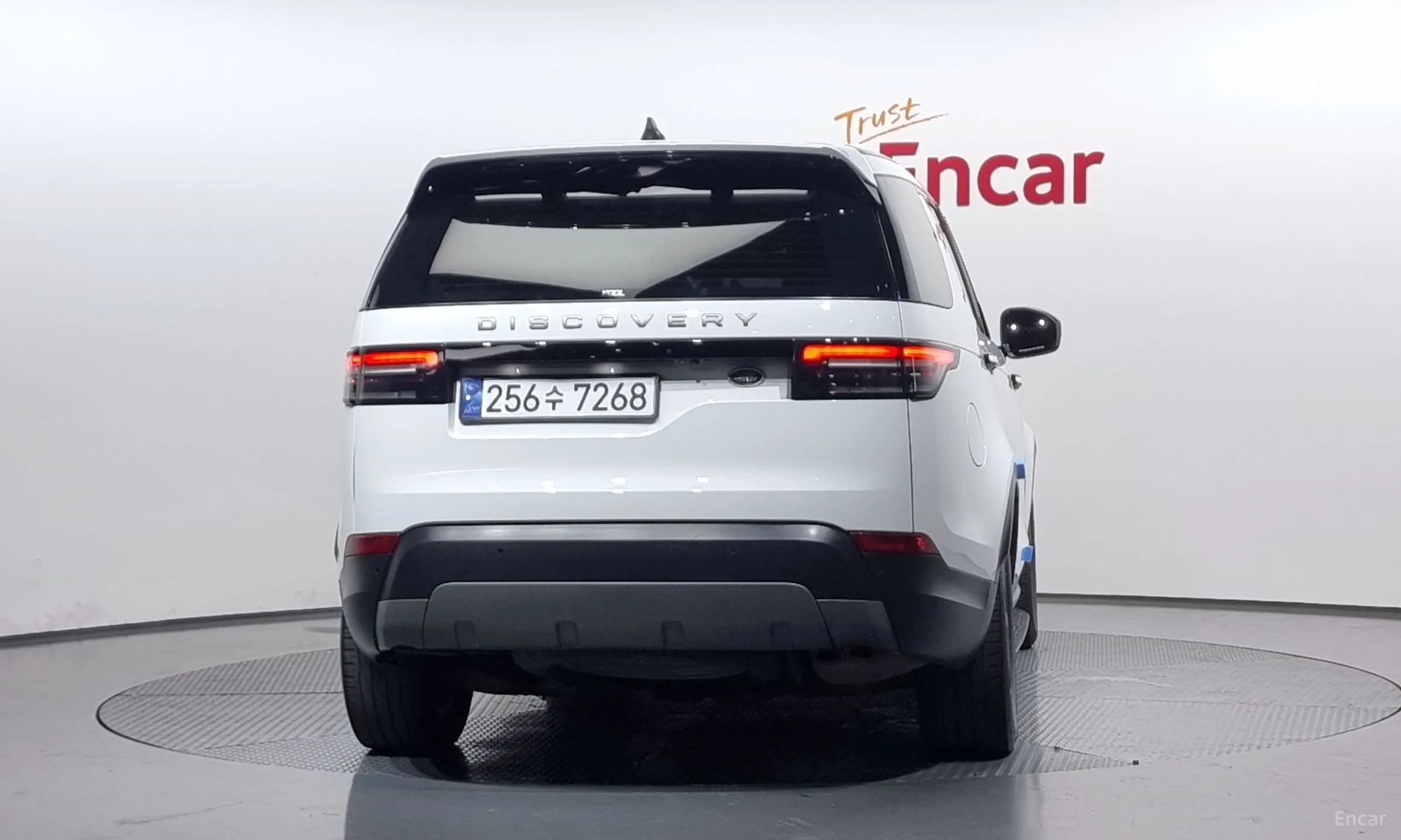 Land Rover Discovery 5 превью 3