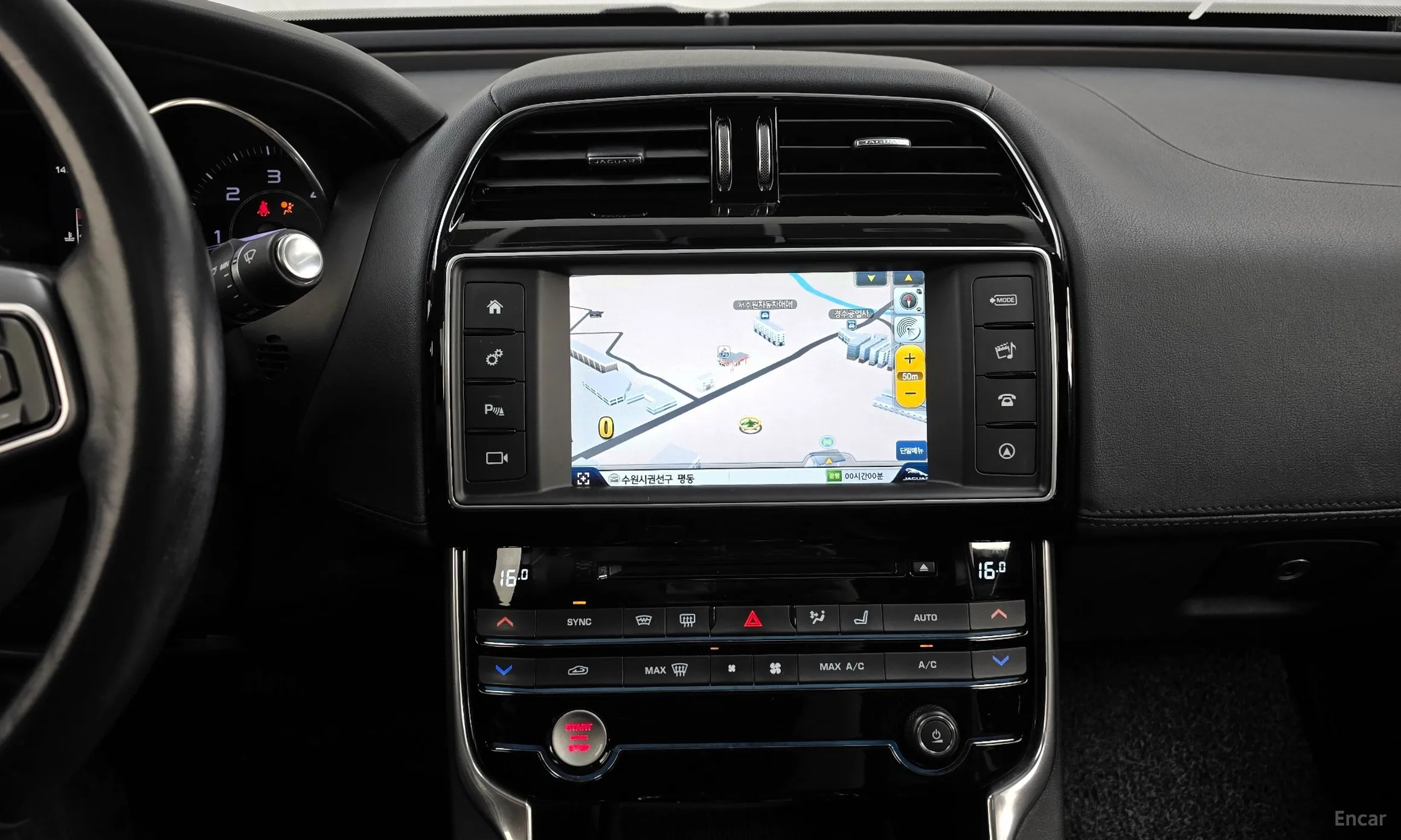 Jaguar XE превью 14