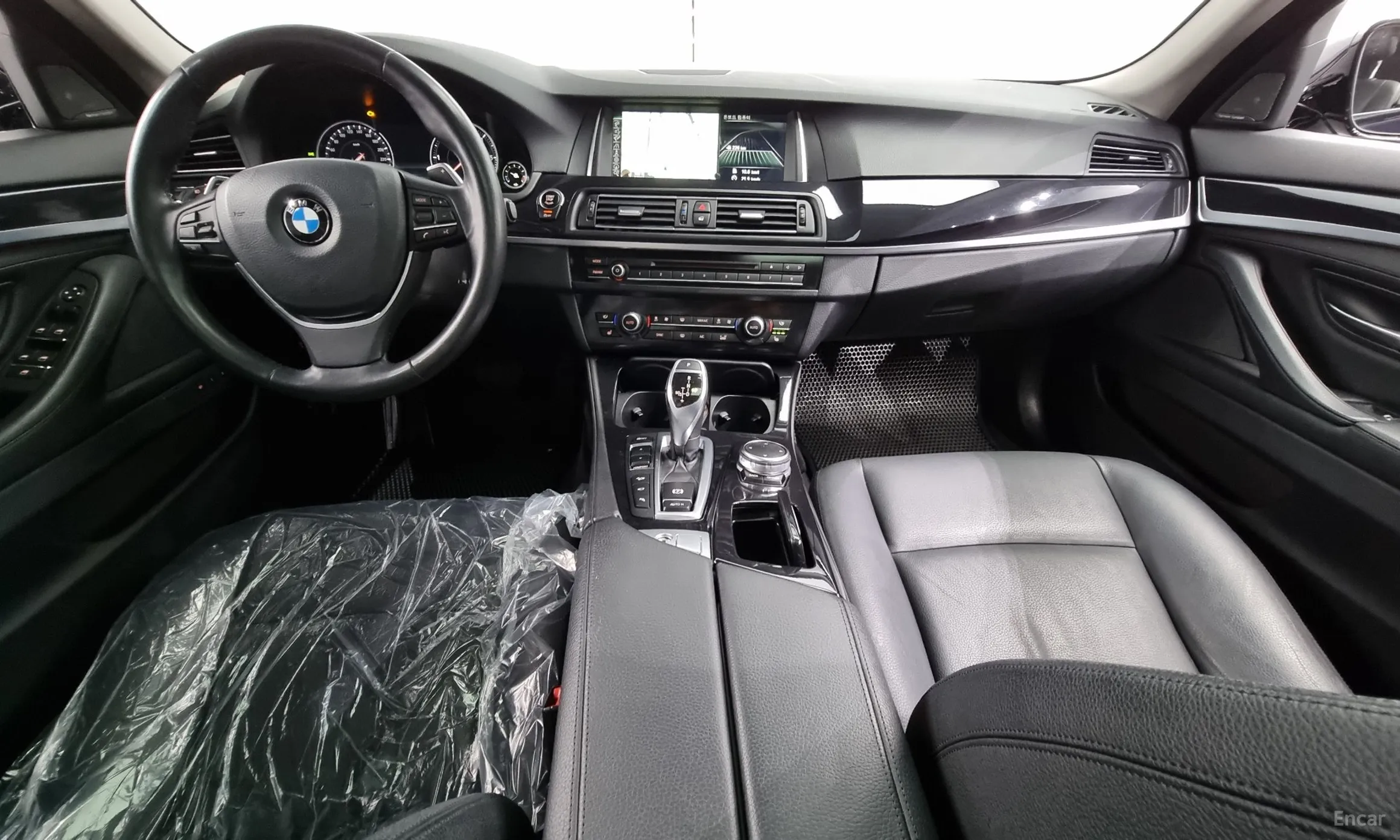 BMW 5 Series (F10) превью 4