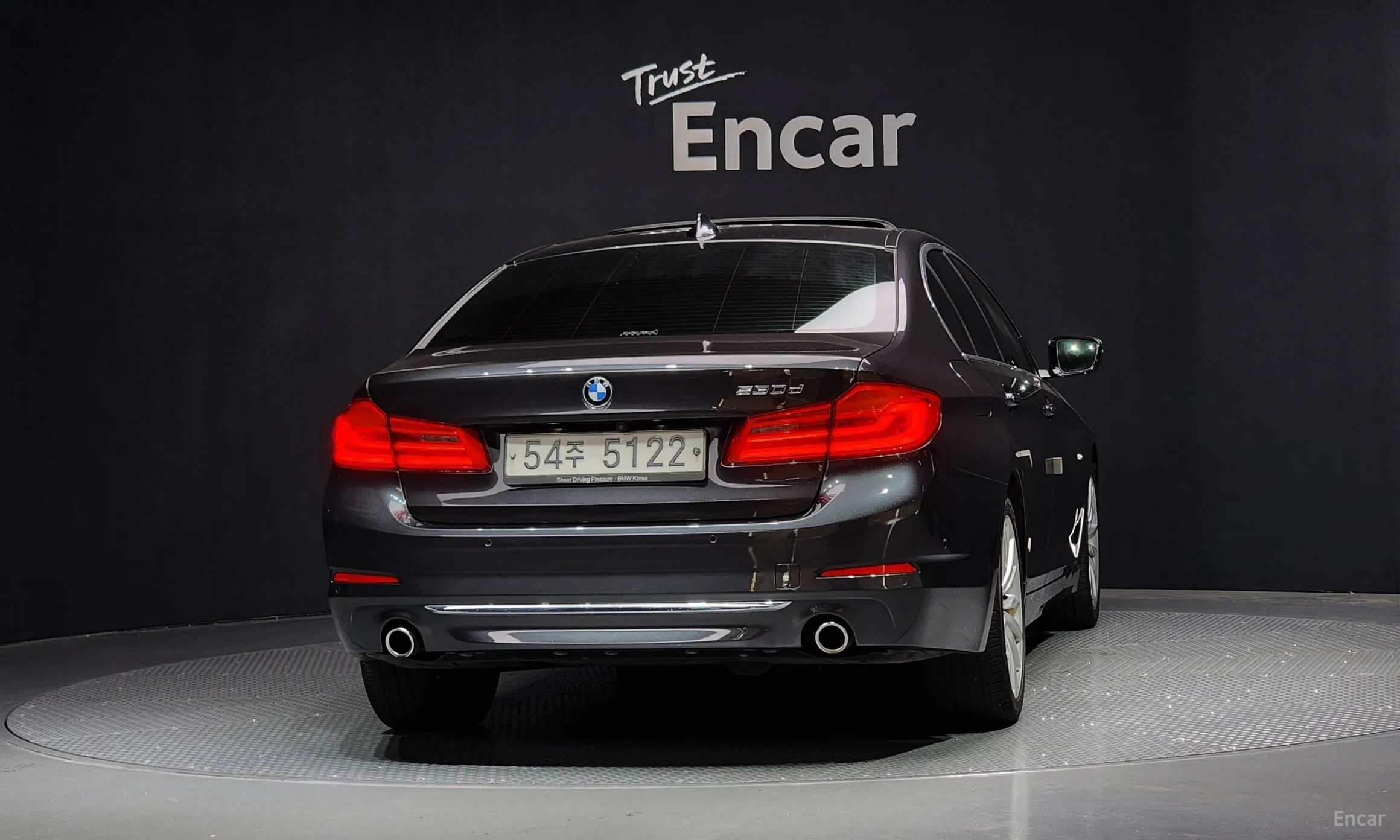 BMW 5 Series (G30) превью 3