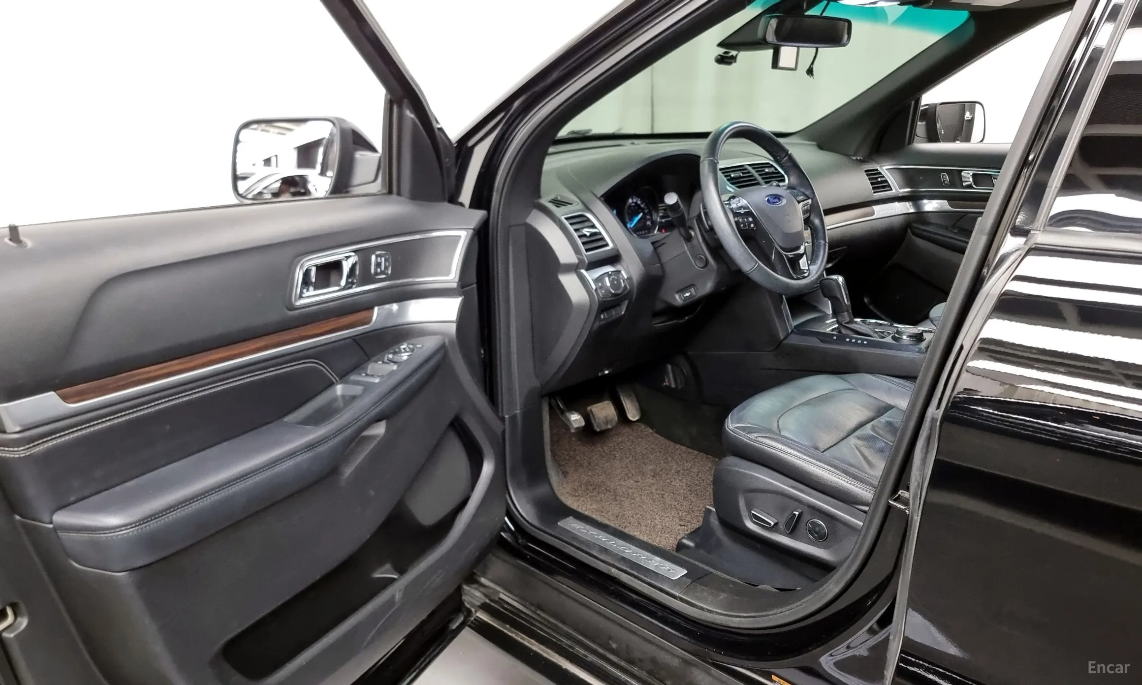 Ford Explorer превью 10