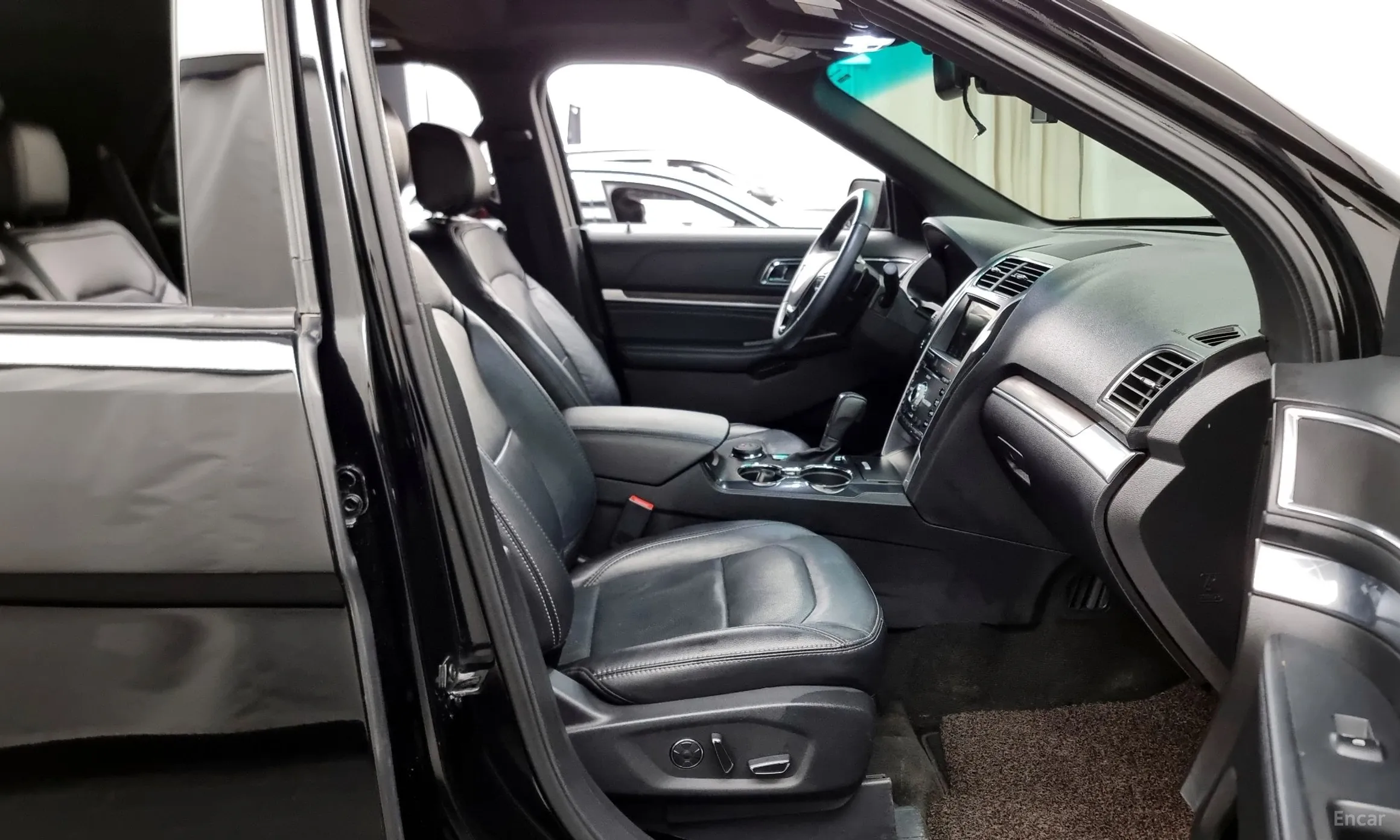 Ford Explorer превью 11