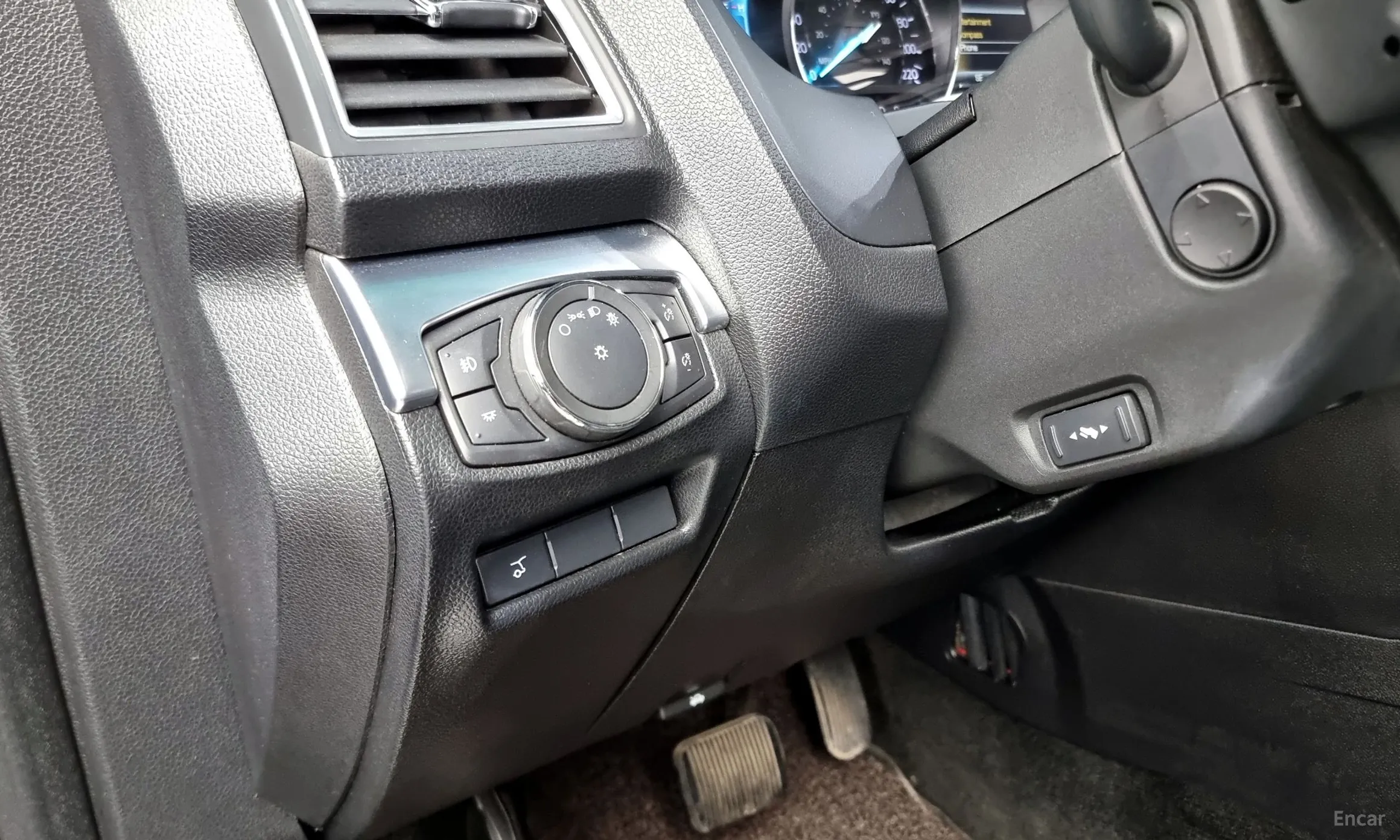 Ford Explorer превью 17