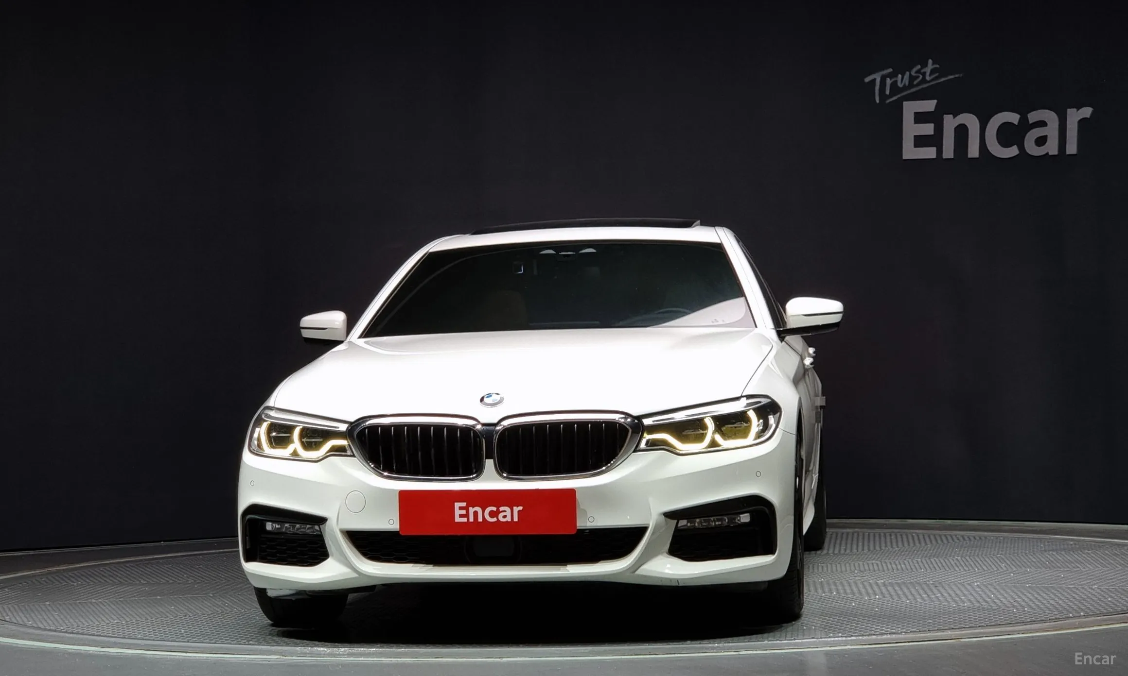 BMW 5 Series (G30) превью 2