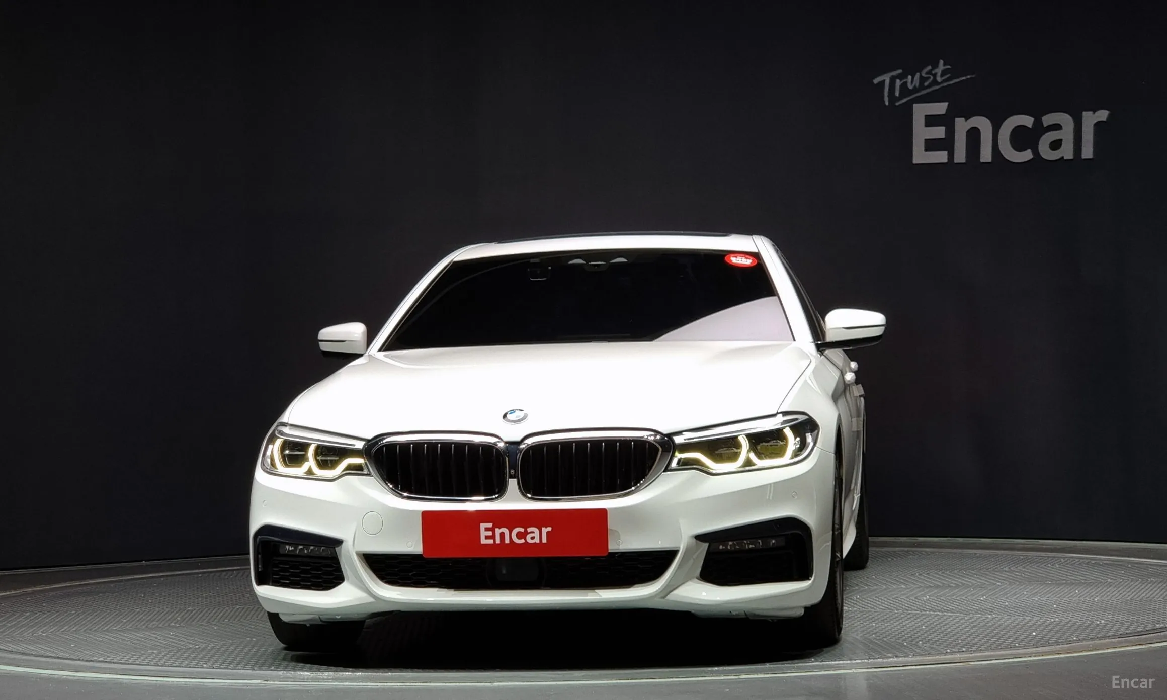 BMW 5 Series (G30) превью 2