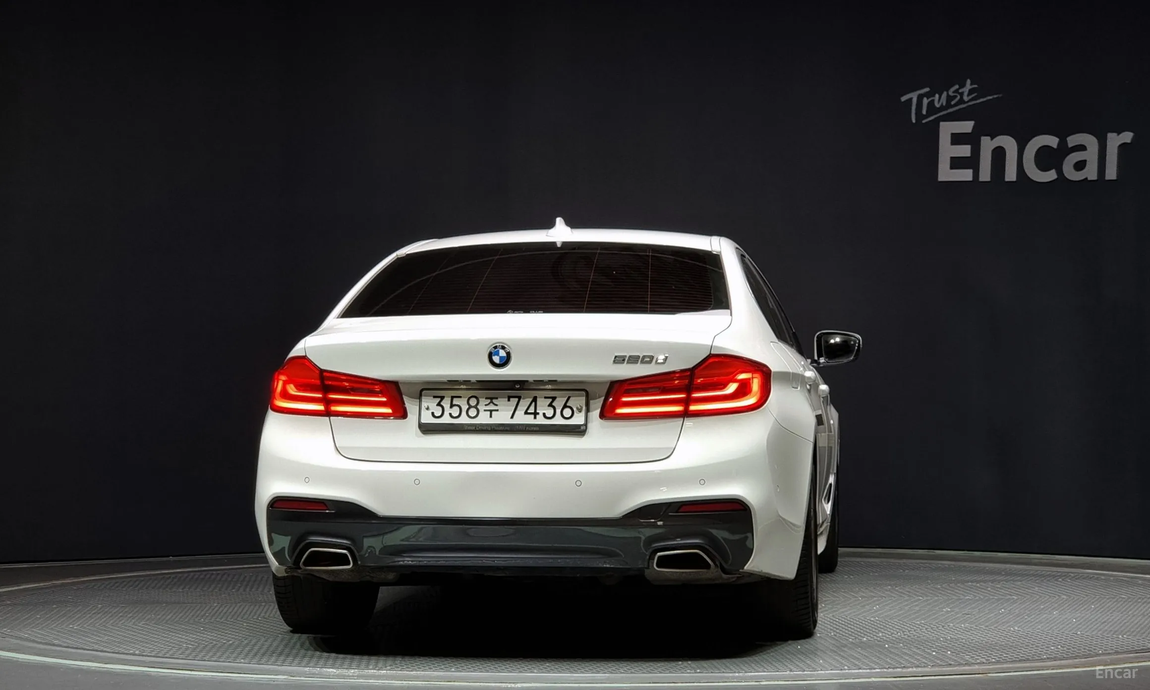 BMW 5 Series (G30) превью 3