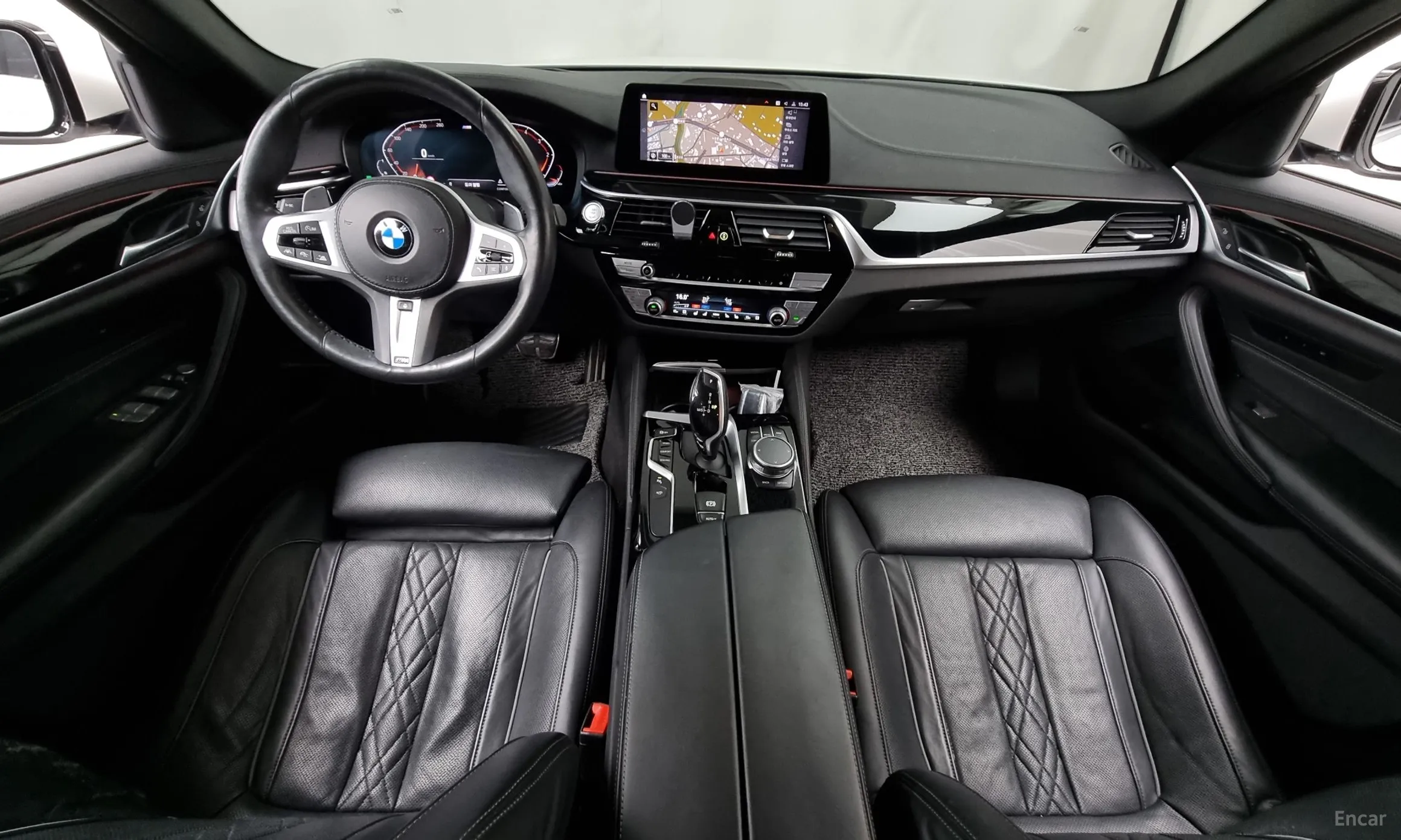 BMW 5 Series (G30) превью 4