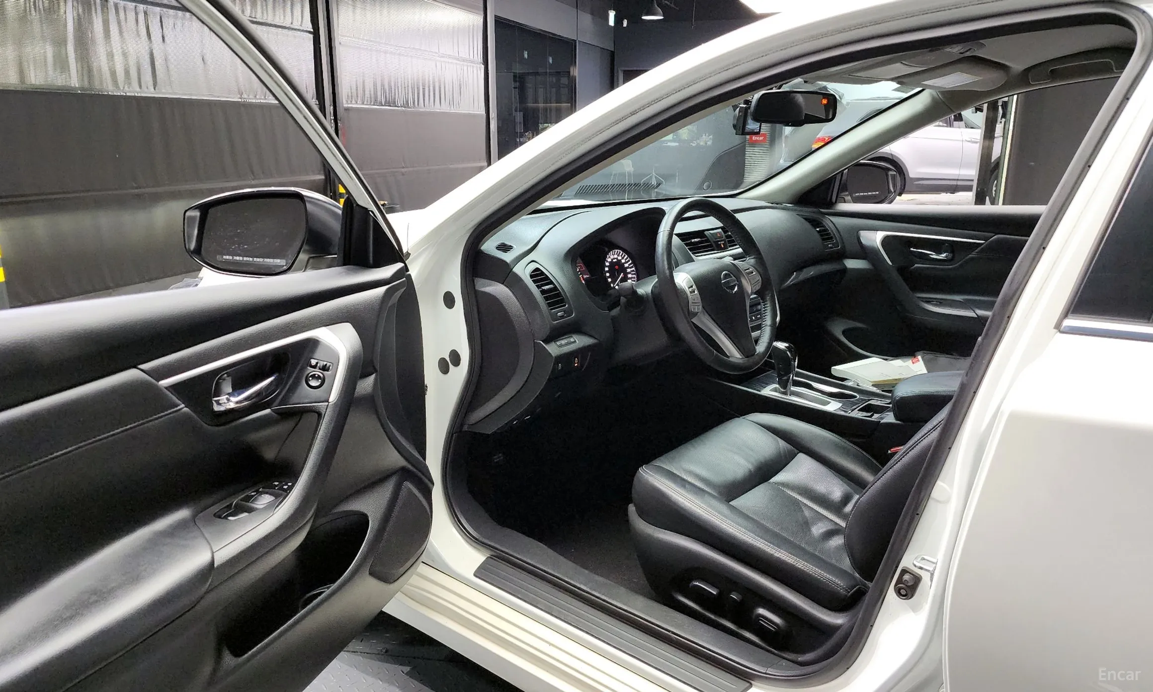 Nissan Altima превью 10